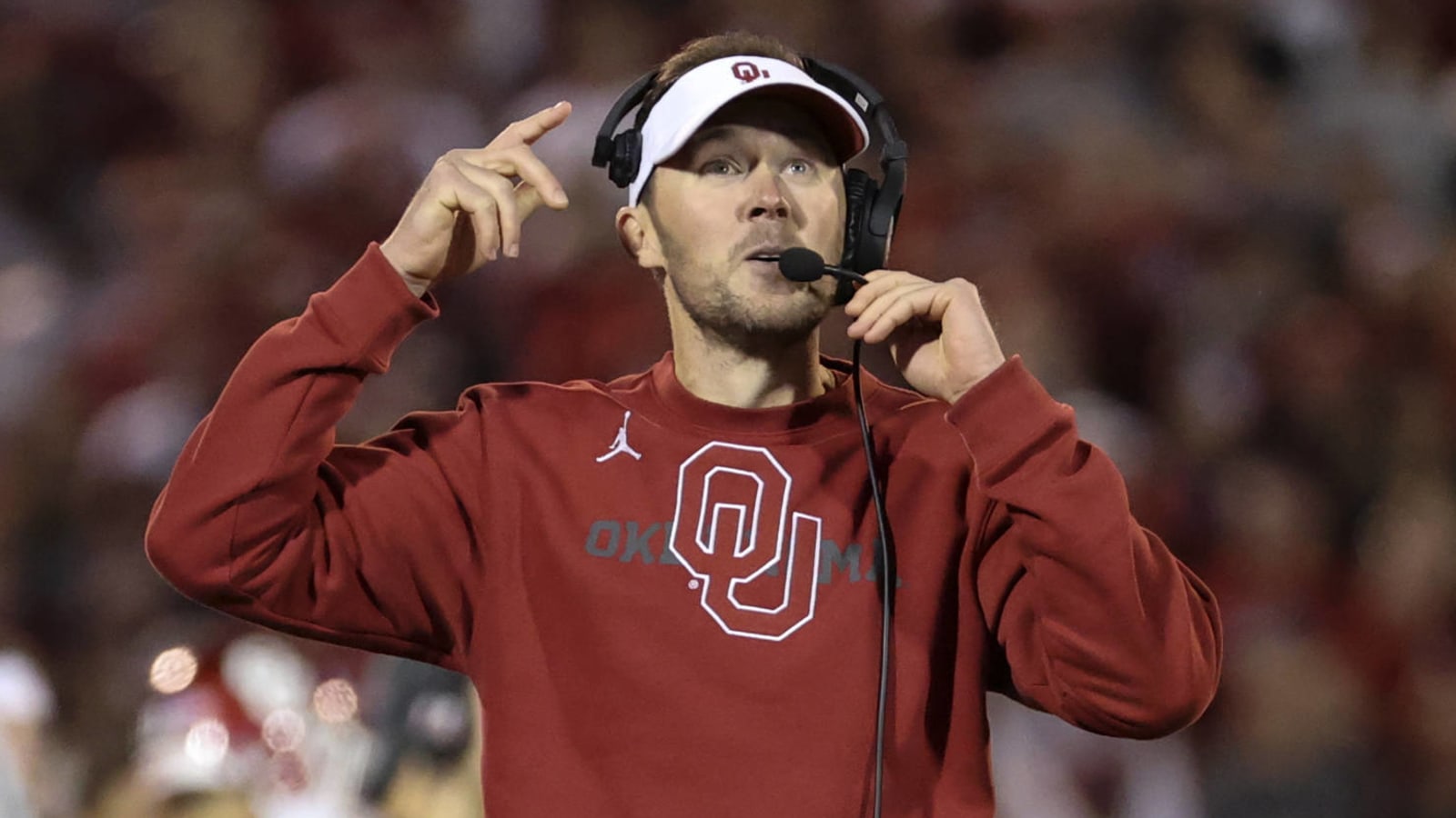 USC hires Lincoln Riley as head coach