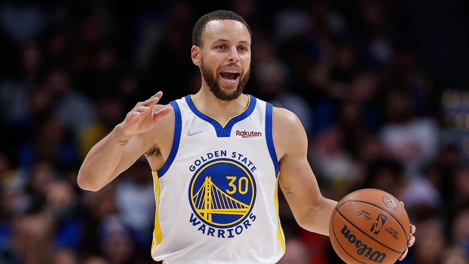 Stephen Curry leaves Warriors game with foot injury