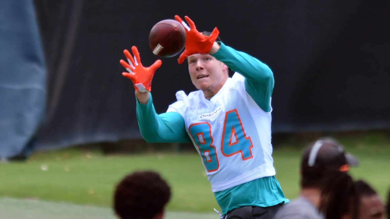 Dolphins sign third-round pick Hunter Long