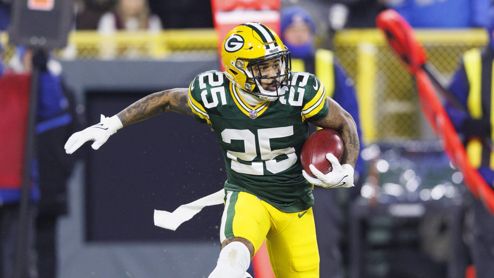 Amidst Rodgers saga, the Packers' biggest offseason move was re-signing All-Pro CB
