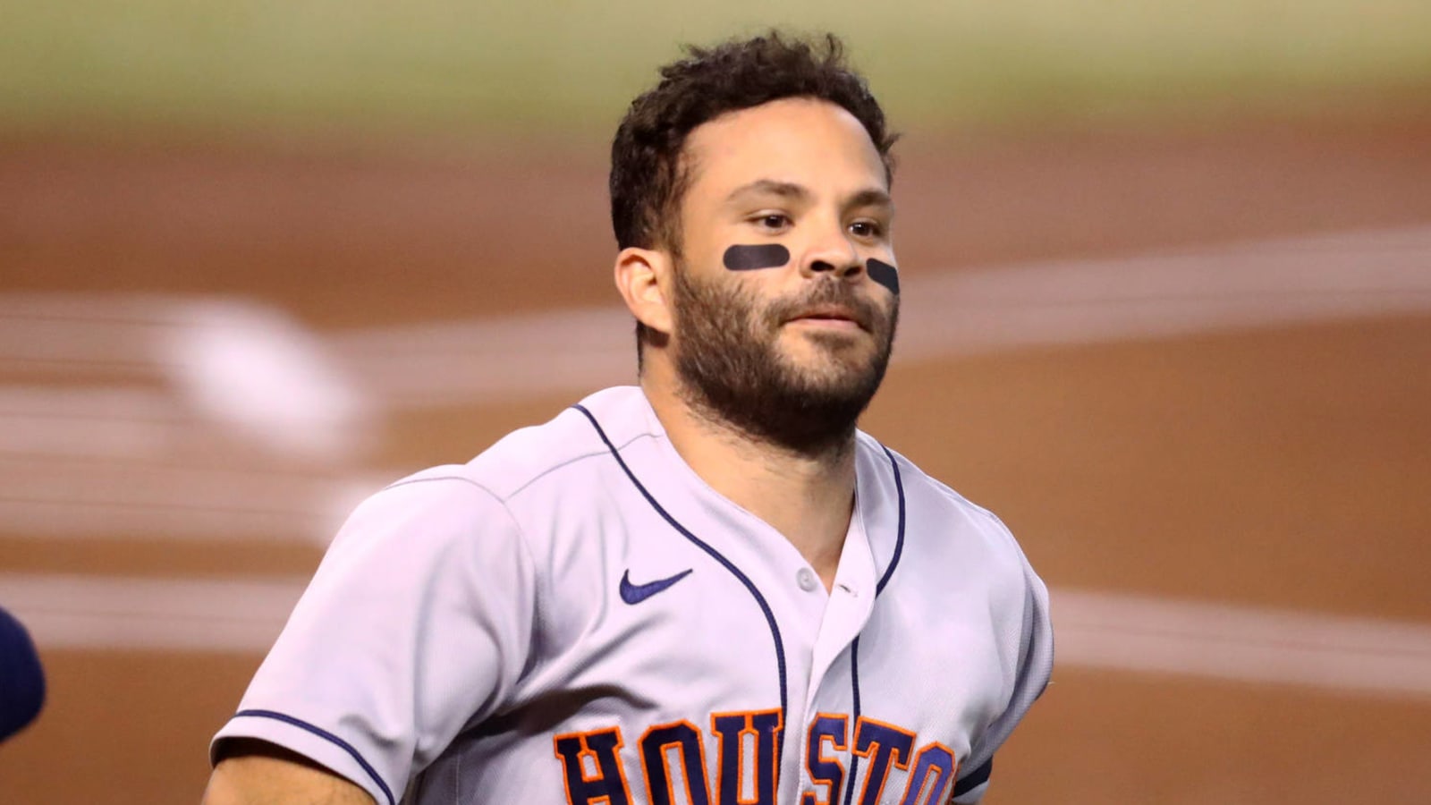 Astros' Jose Altuve hits injured list with right knee sprain