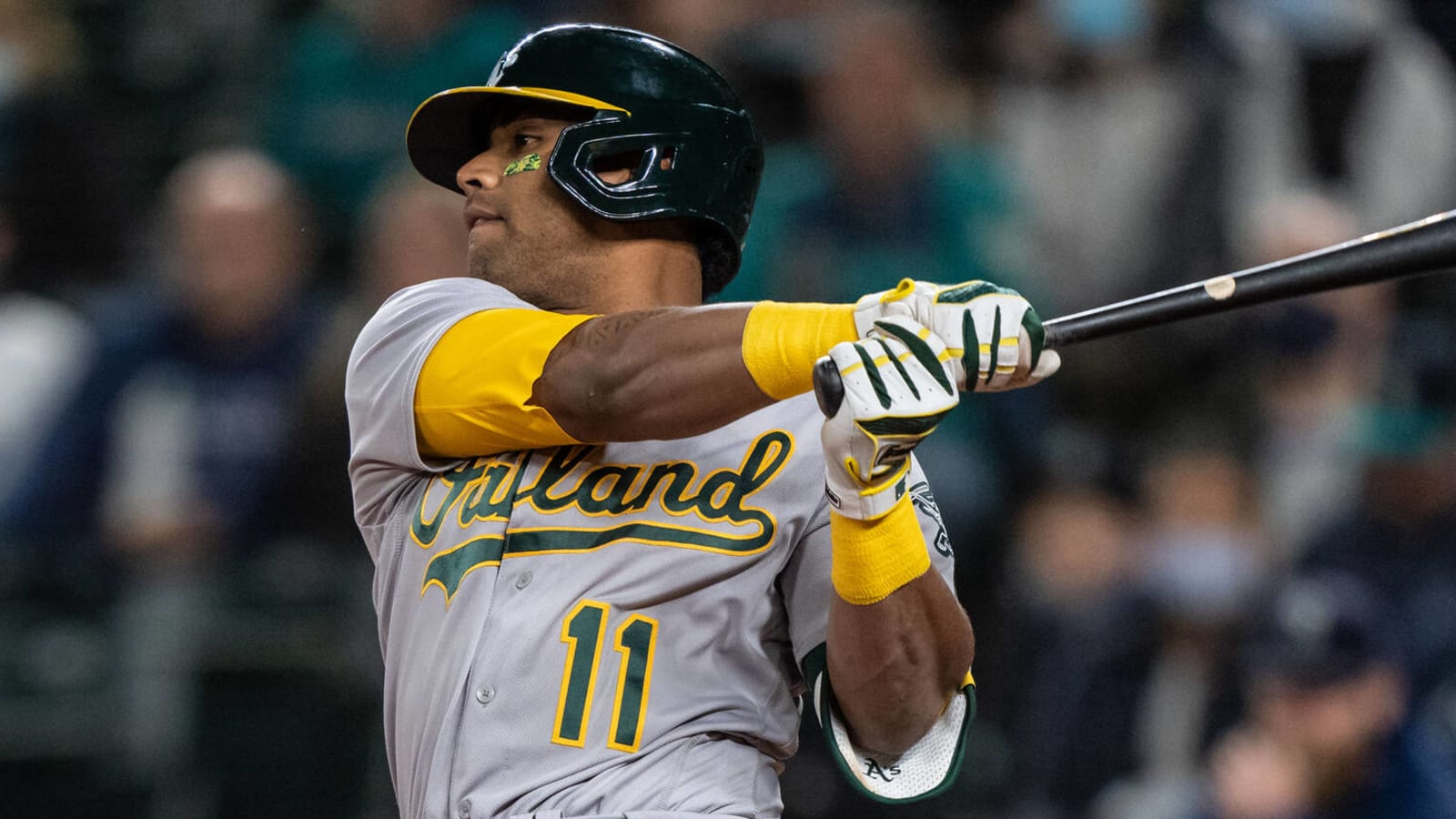 Khris Davis signs with Kentucky Wild Health Genomes