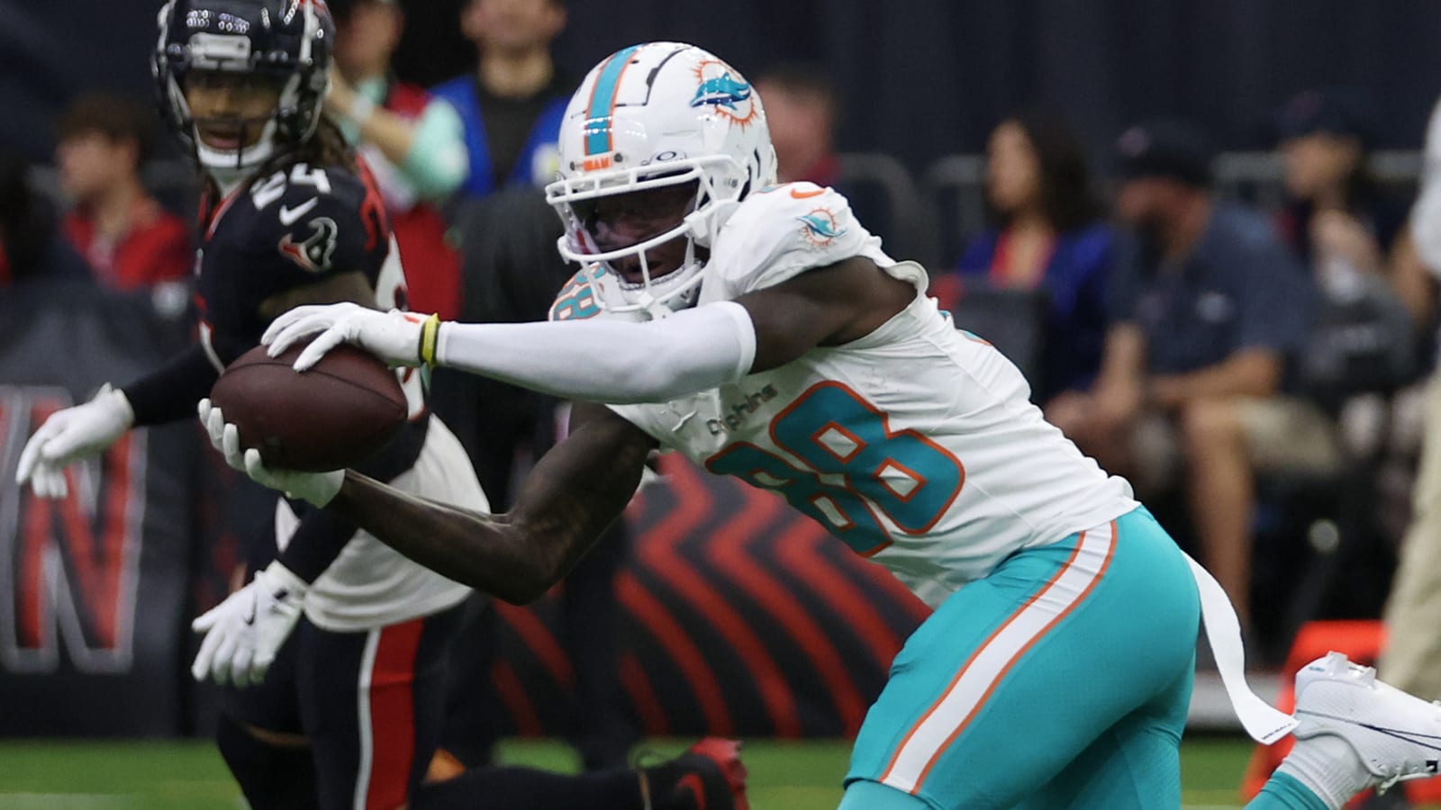Dolphins WR in stable condition after suffering head injury