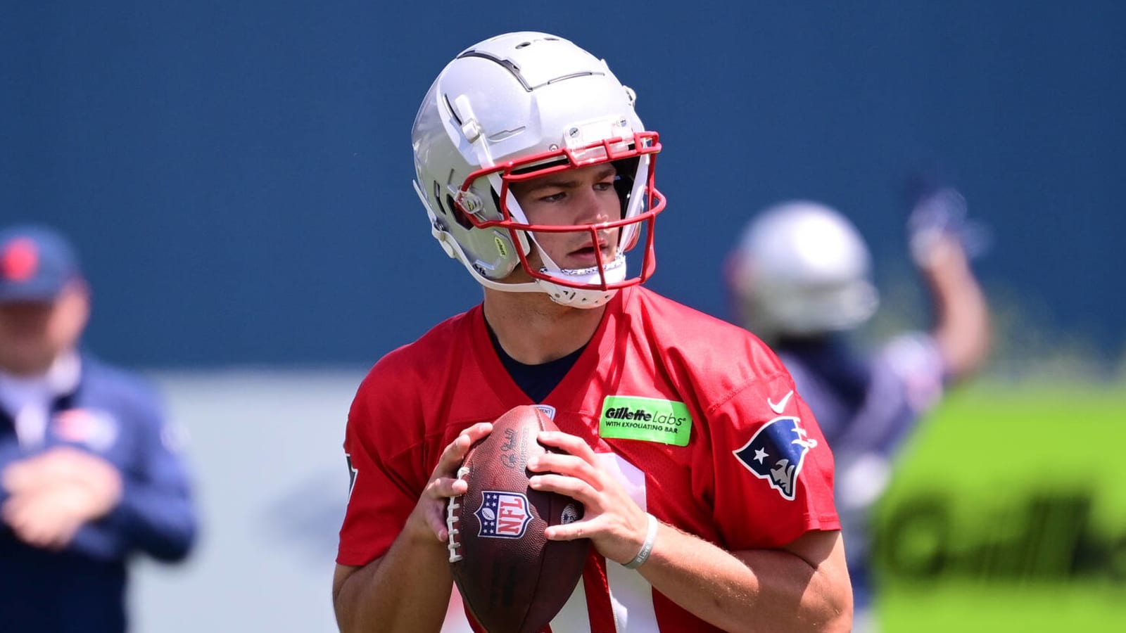 Jacoby Brissett gushes over Drake Maye after practice