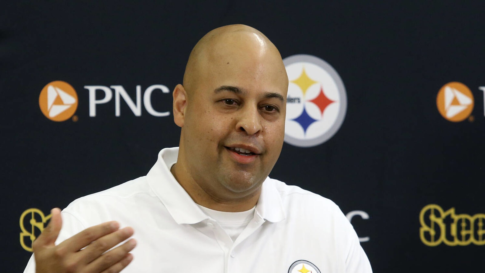 Steelers not pursuing any of the available big-name QBs?