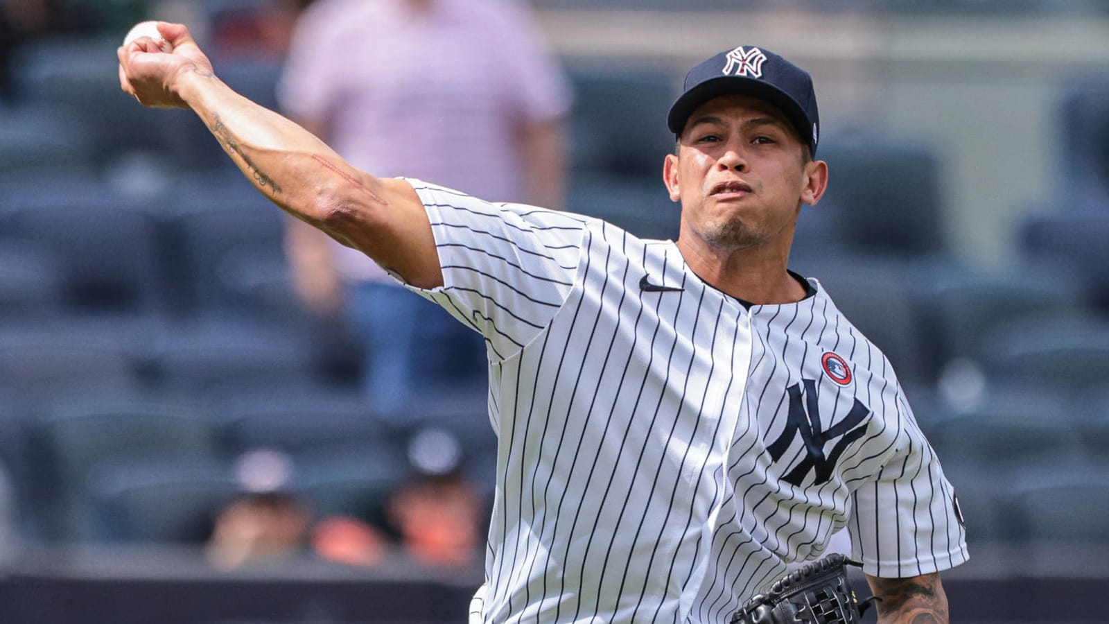 Jonathan Loaisiga on IL with strained rotator cuff