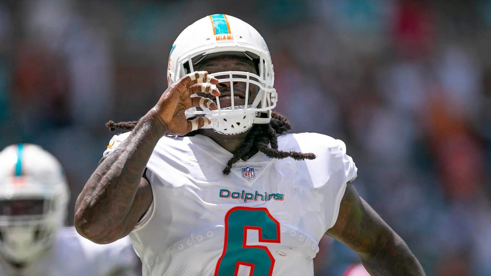 Dolphins reuniting with three-time Pro Bowl DE