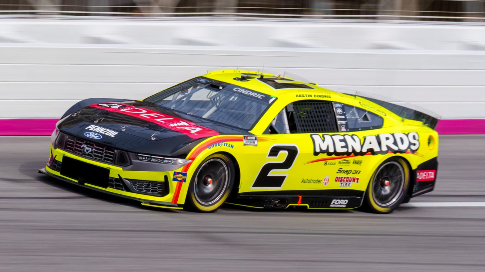 Watch: Leaders wreck with four laps to go in Ambetter Health 400