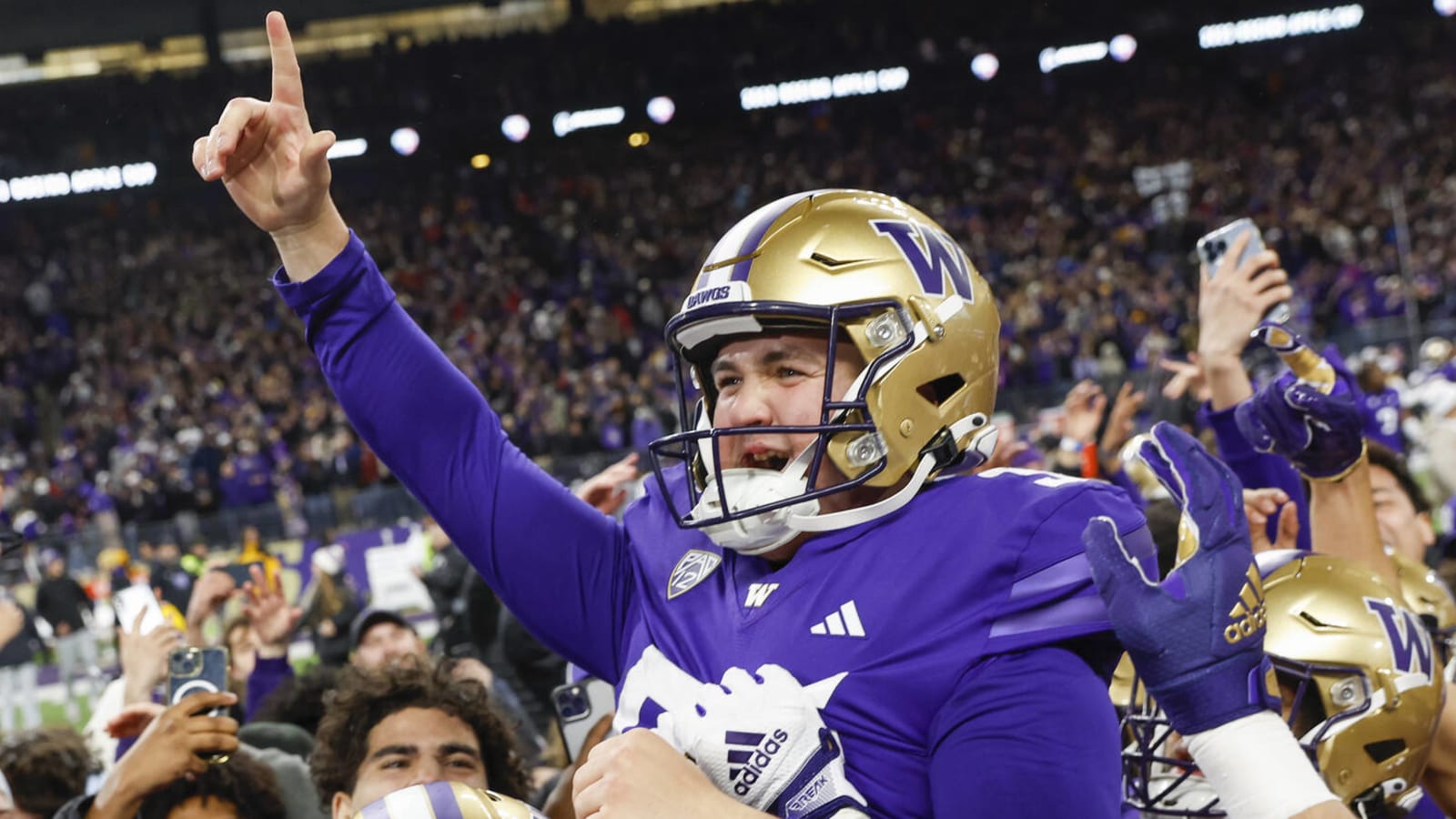 Watch Washington surprises kicker with scholarship after hitting FG
