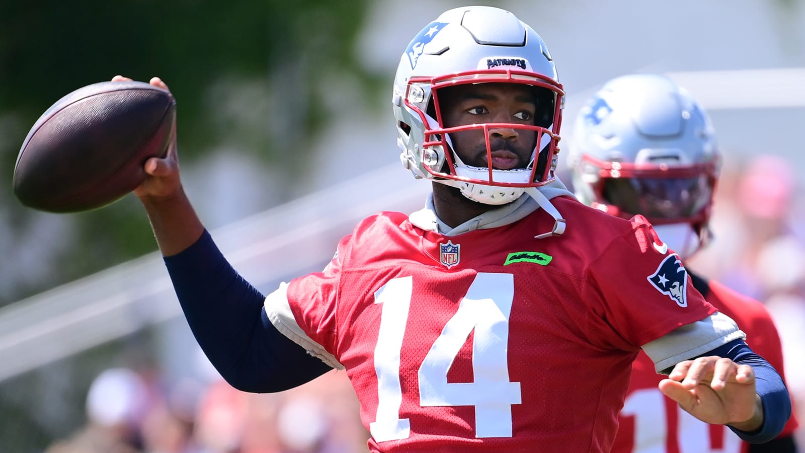Jacoby Brissett sends stern message amid QB1 battle with Drake Maye