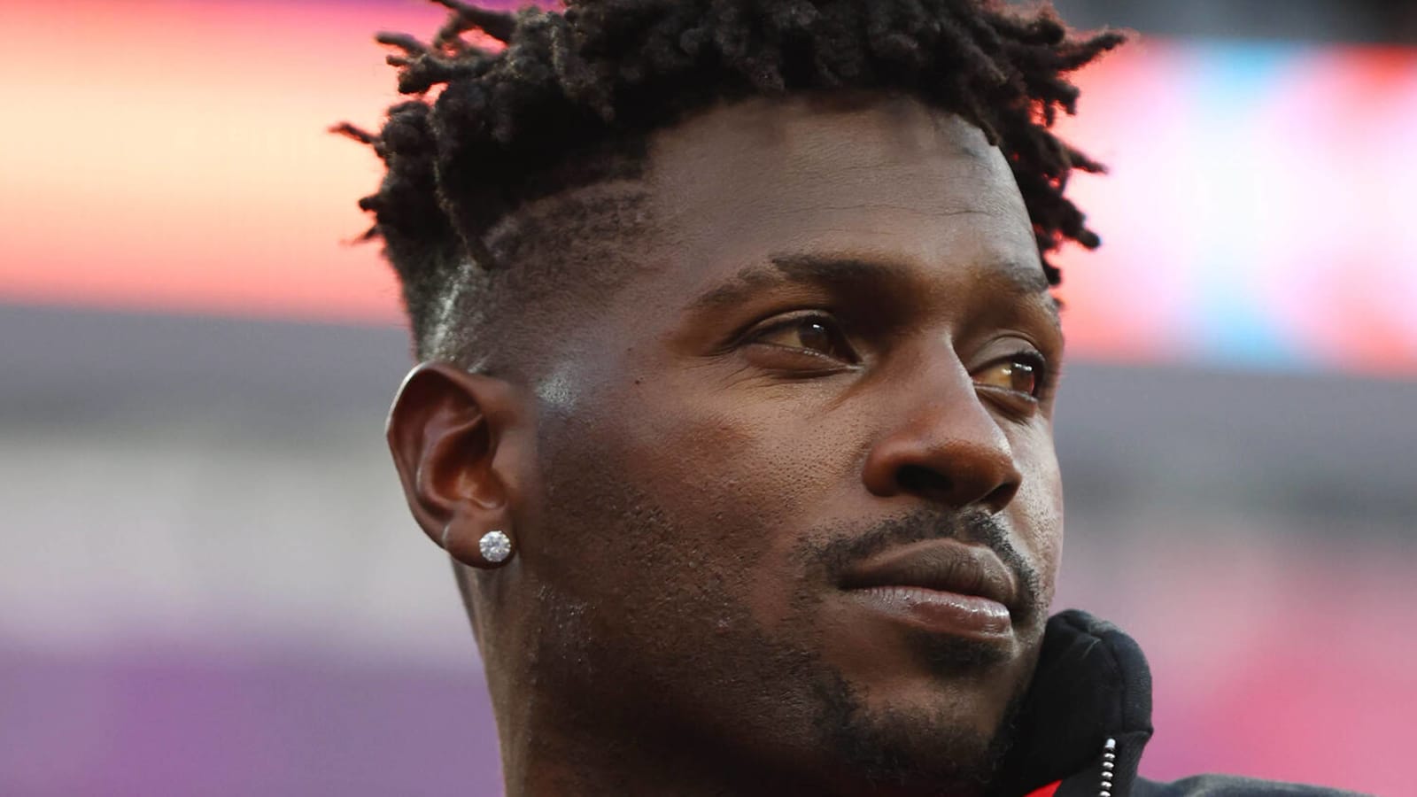 Antonio Brown thinks Tom Brady will return to NFL? Yardbarker