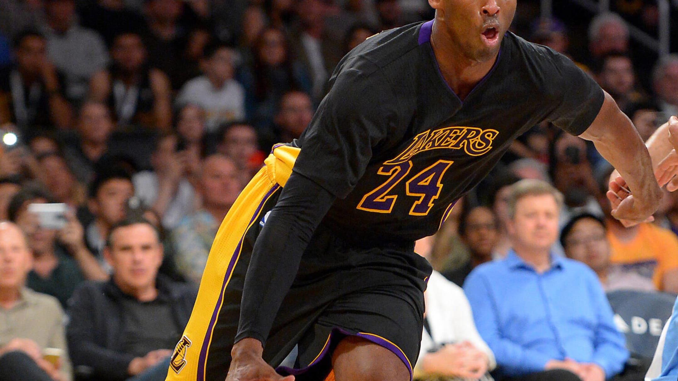 Lakers return to practice amid grief over Bryant's death