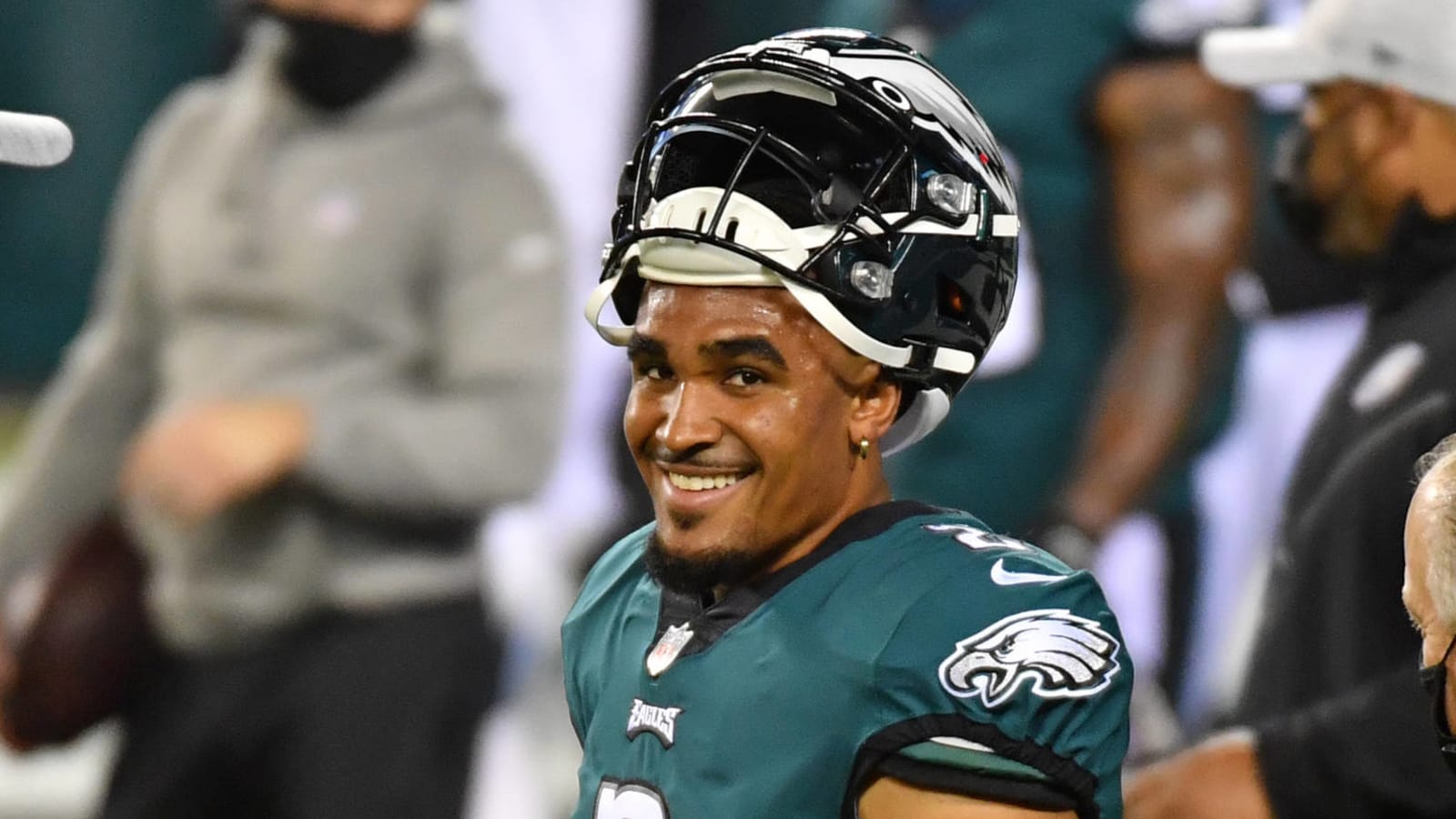 Jalen Hurts throws first career TD pass in relief of Carson Wentz