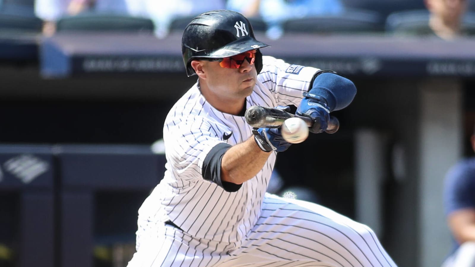 Ex-Yankees infielder signs with rival team