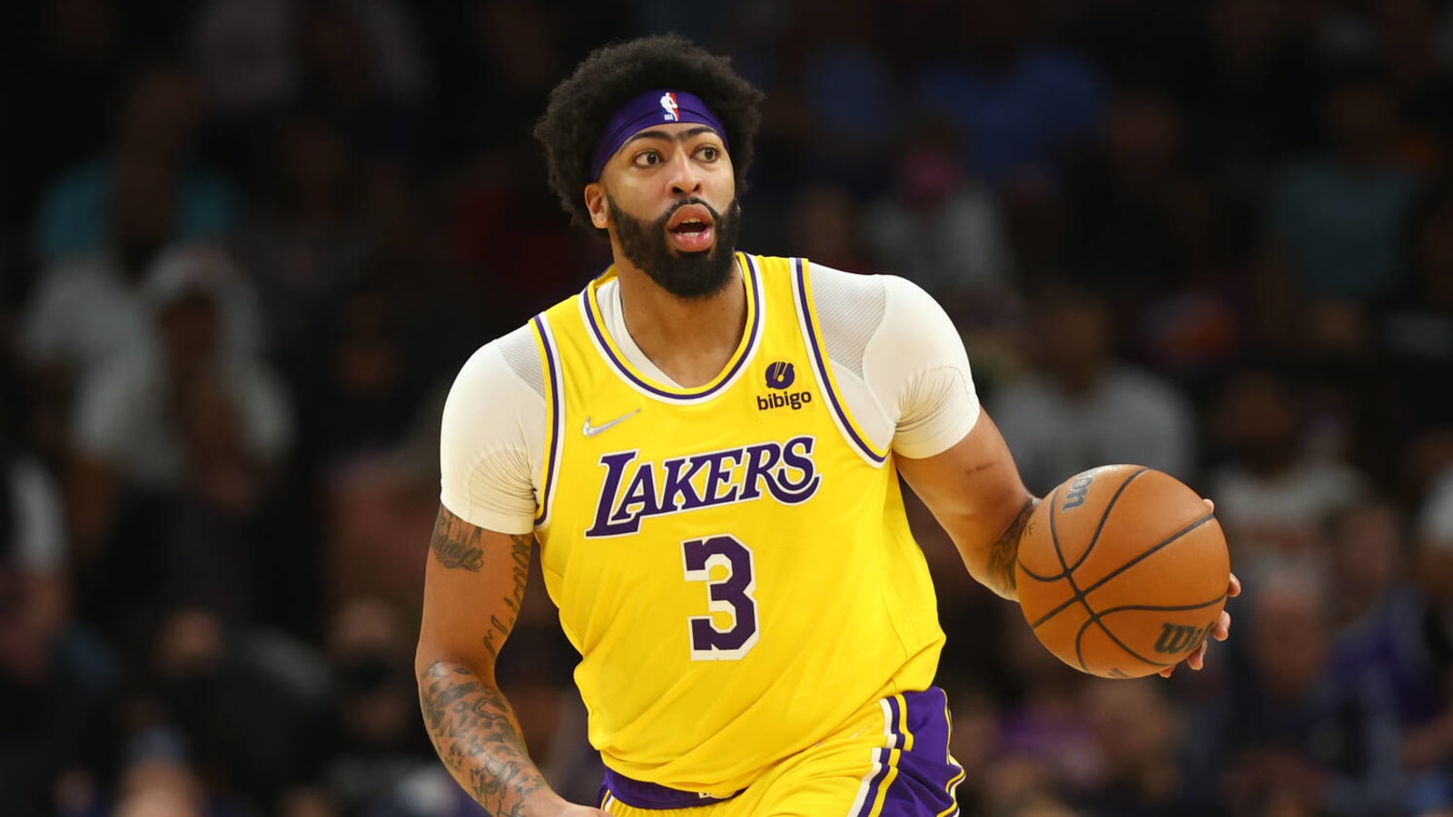 Lakers to run offense through Anthony Davis, not LeBron?