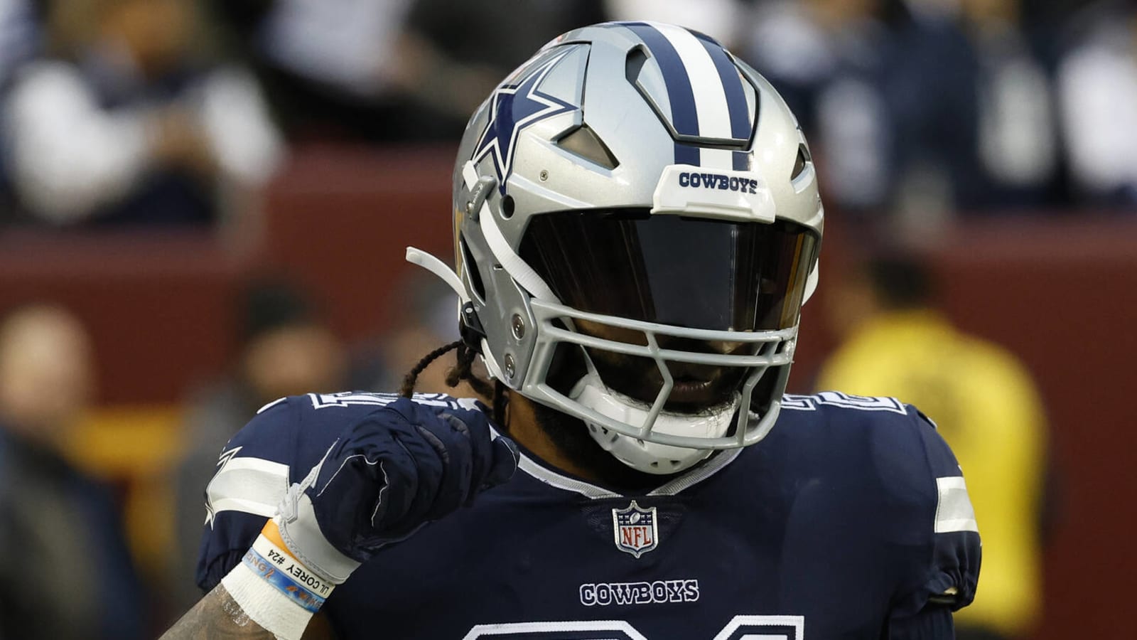 Cowboys will 'have to talk business' to keep Ezekiel Elliott