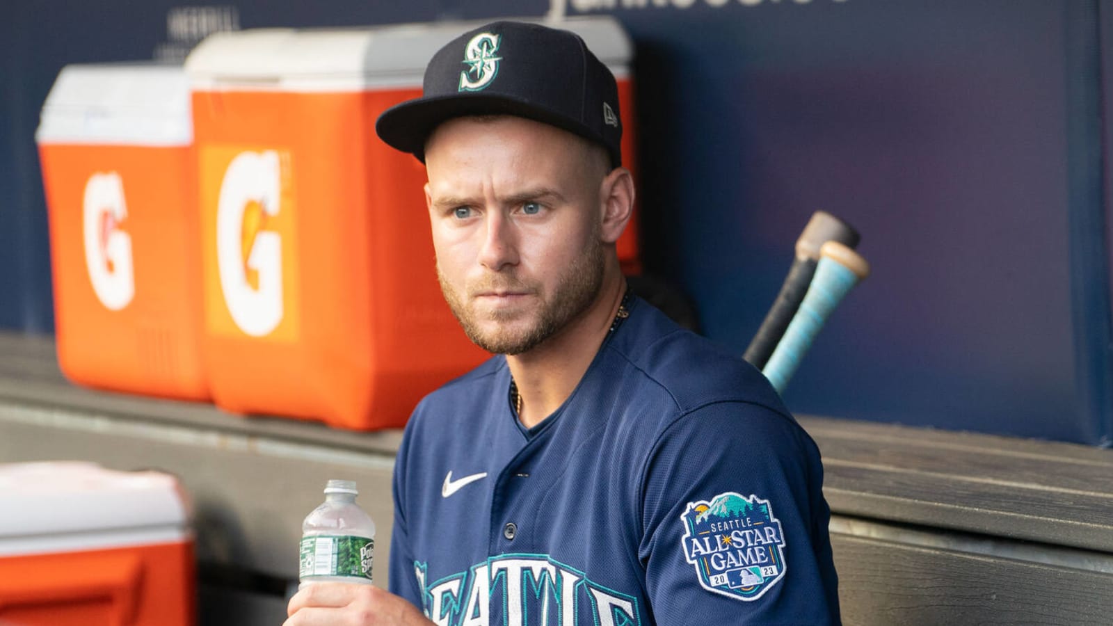 Watch: M's OF overcome with emotion describing self-inflicted injury