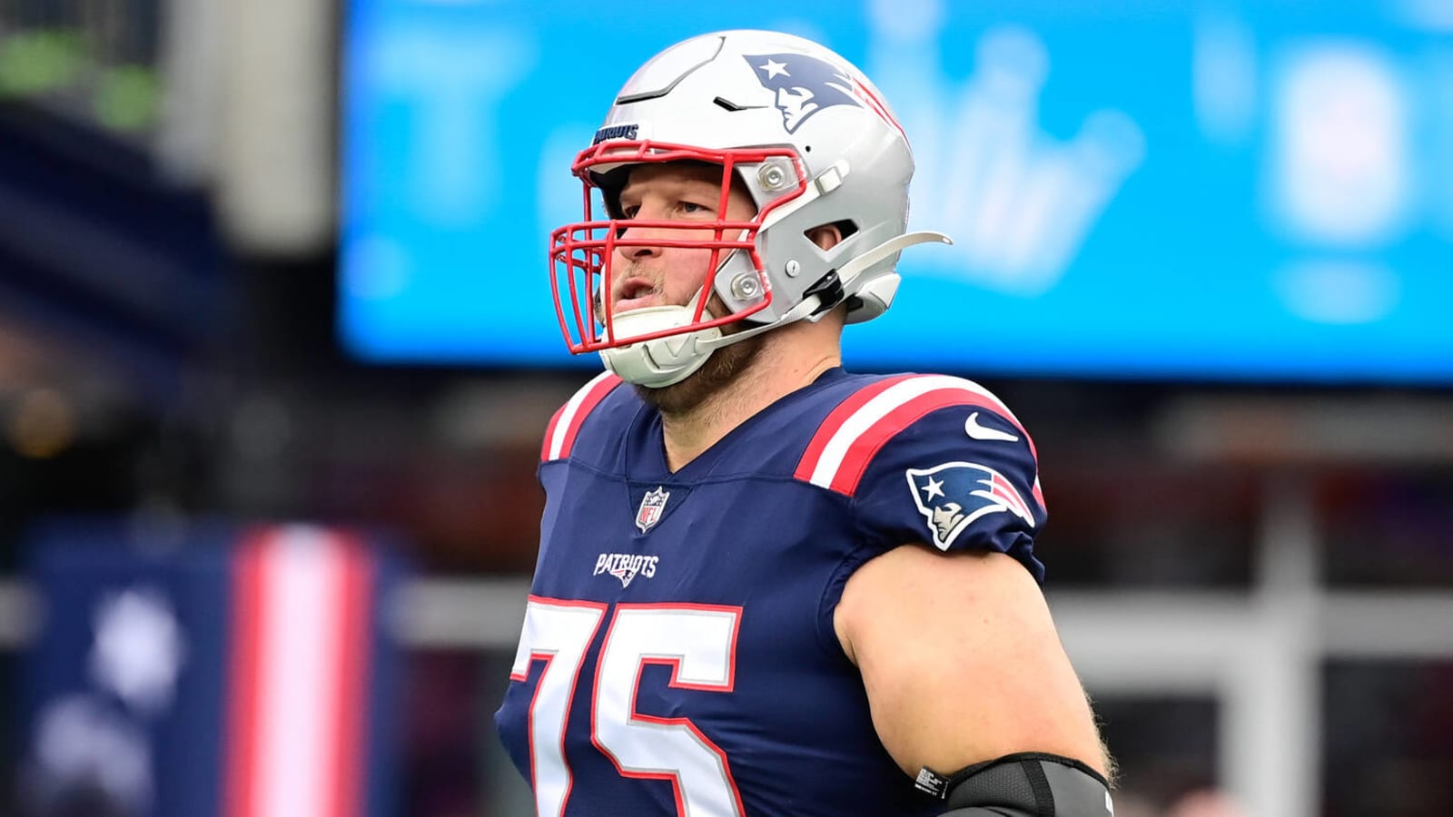 Patriots release offensive lineman