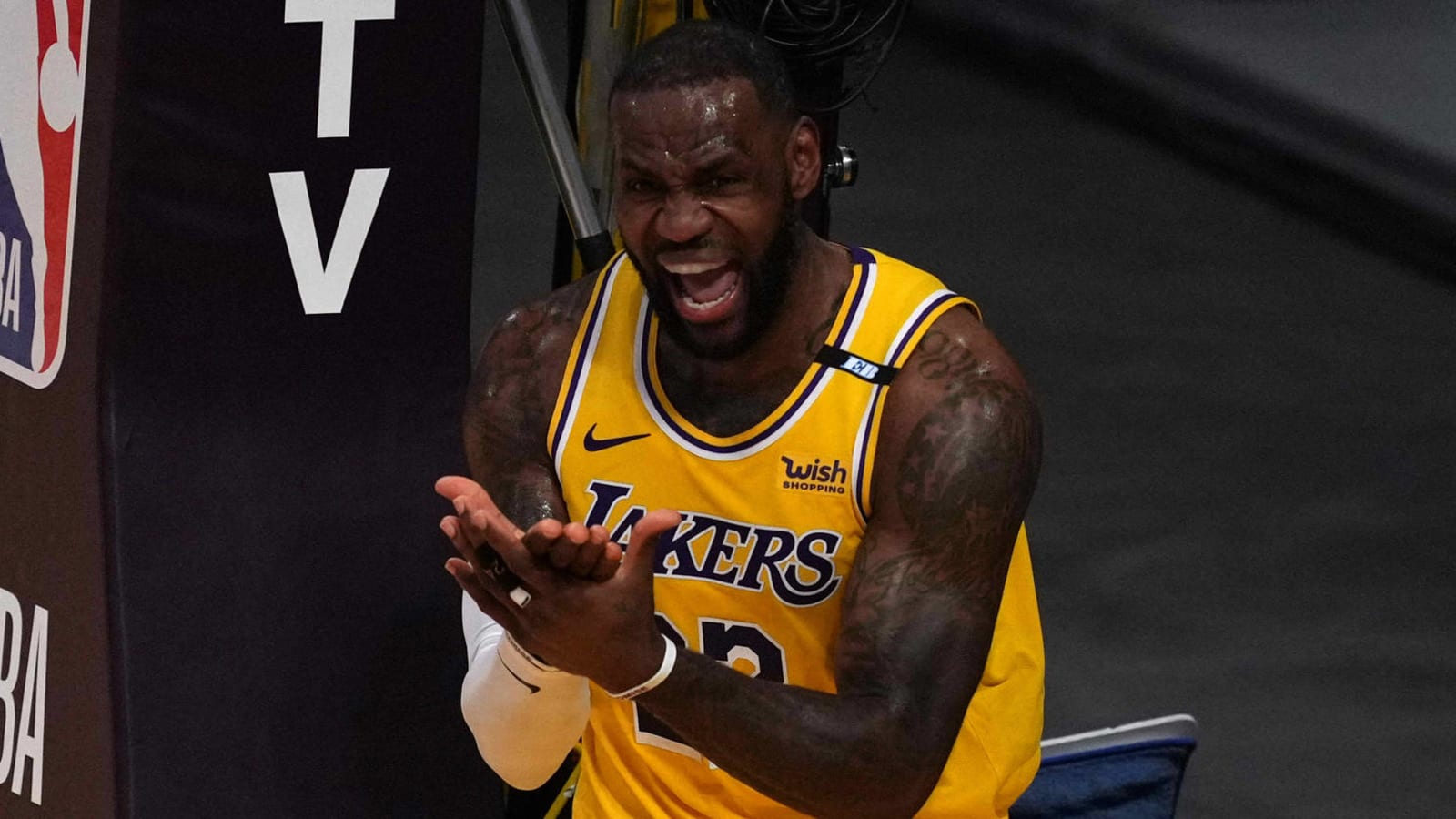 LeBron responds to criticisms about how old Lakers are
