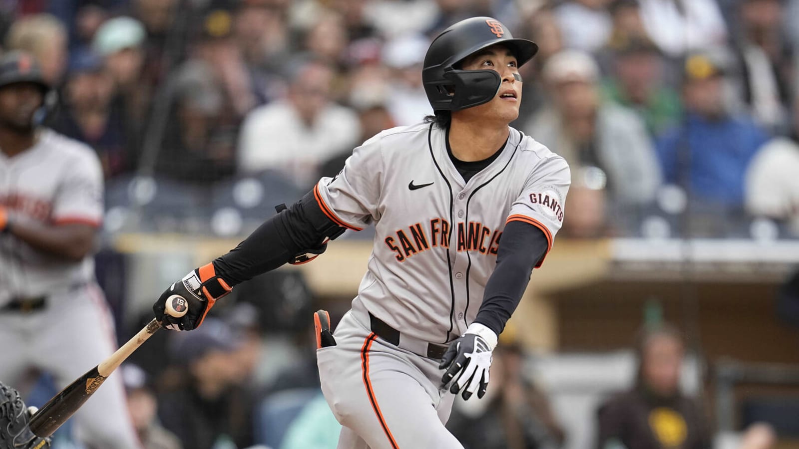 Giants rookie has fun encounter with Padres fan who caught homer