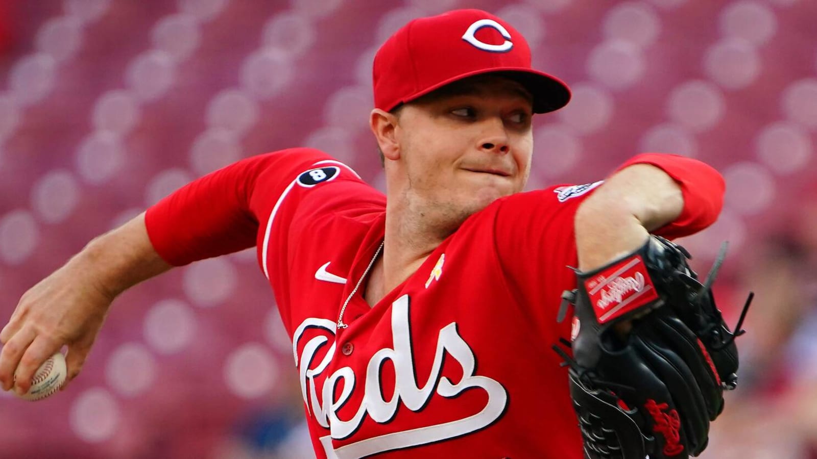 Reds trade Sonny Gray to Twins for highly touted prospect