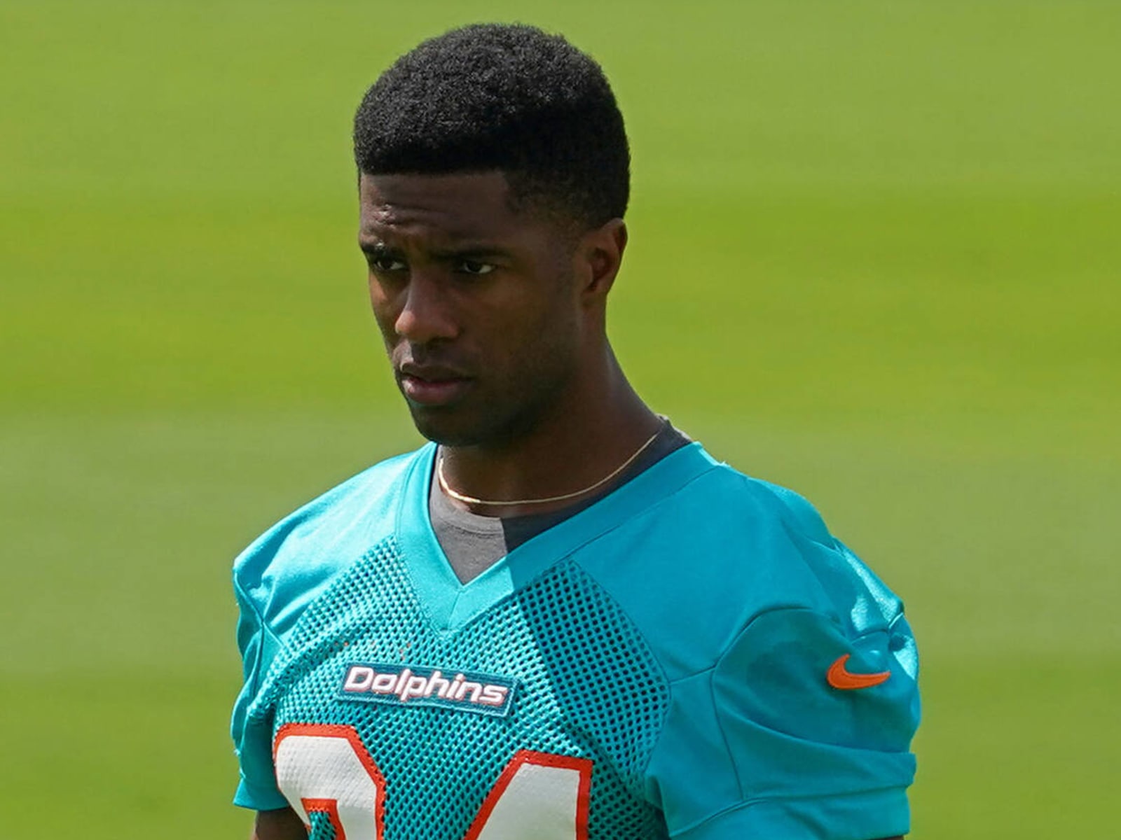 Dolphins' Byron Jones Says He Can't Run or Jump After NFL Injuries
