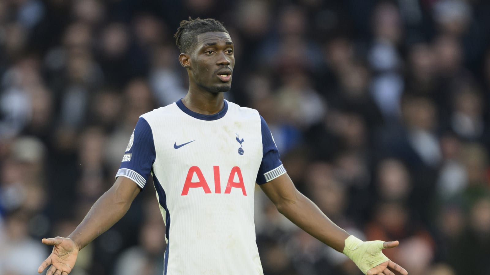 Gary Lineker rips into Tottenham duo for poor decision-making vs Chelsea