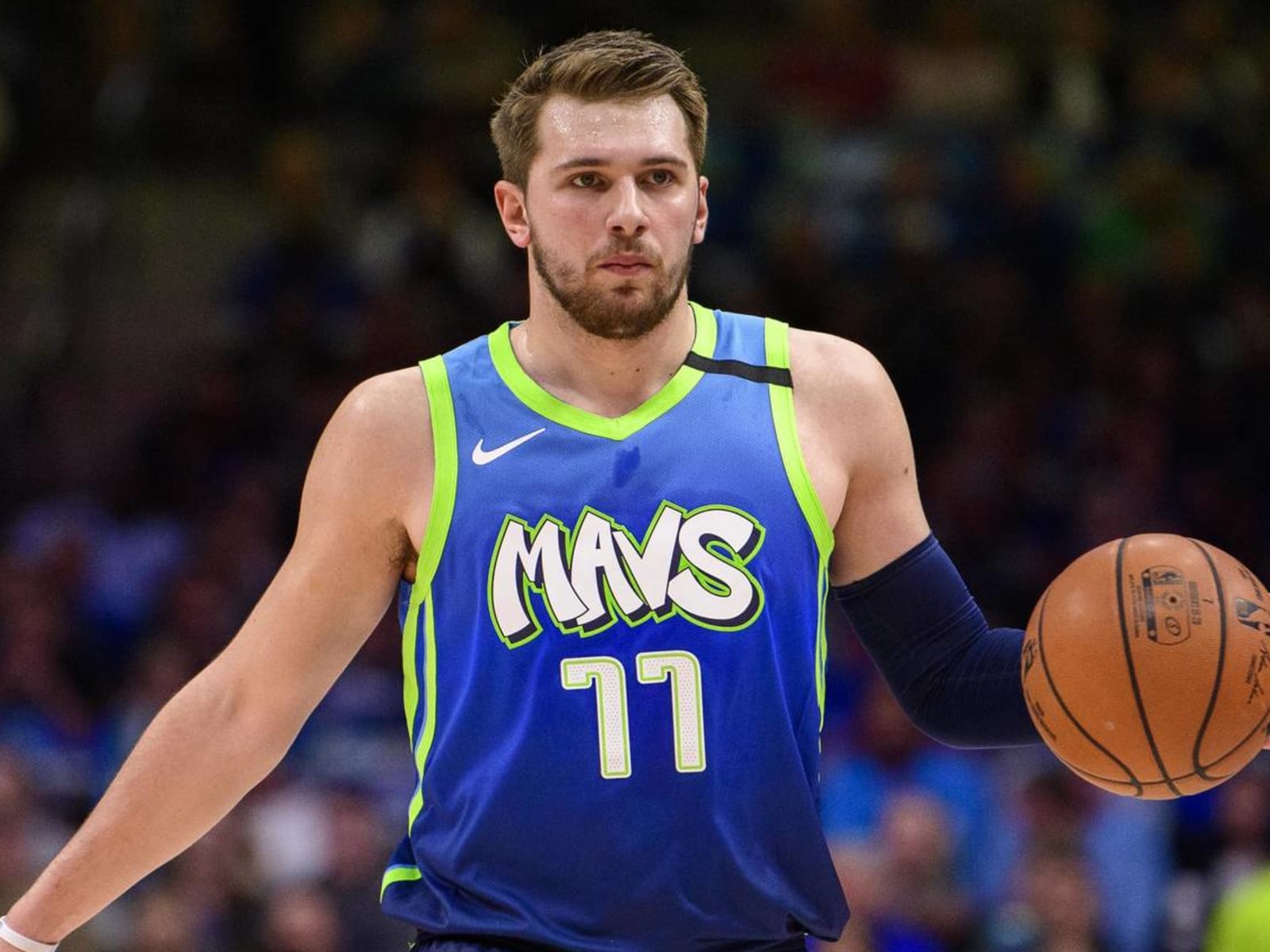 Luka Doncic rips jersey out of frustration after missing free throws in  loss to Lakers