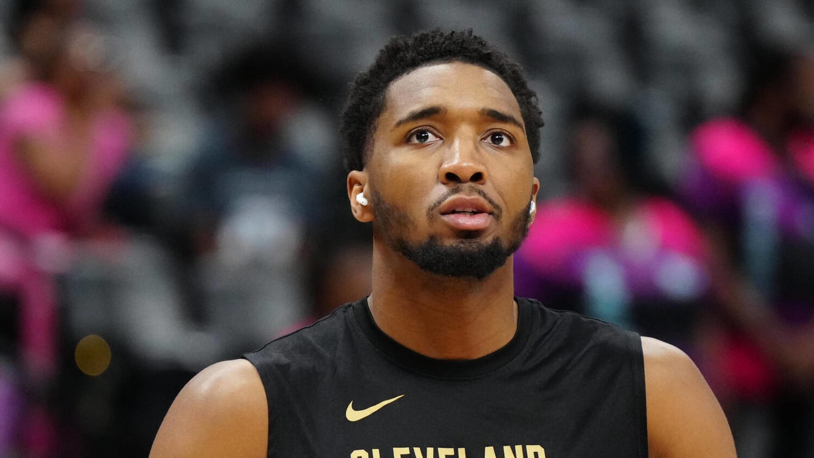 Mitchell continues to fuel speculation by not commiting to Cavs