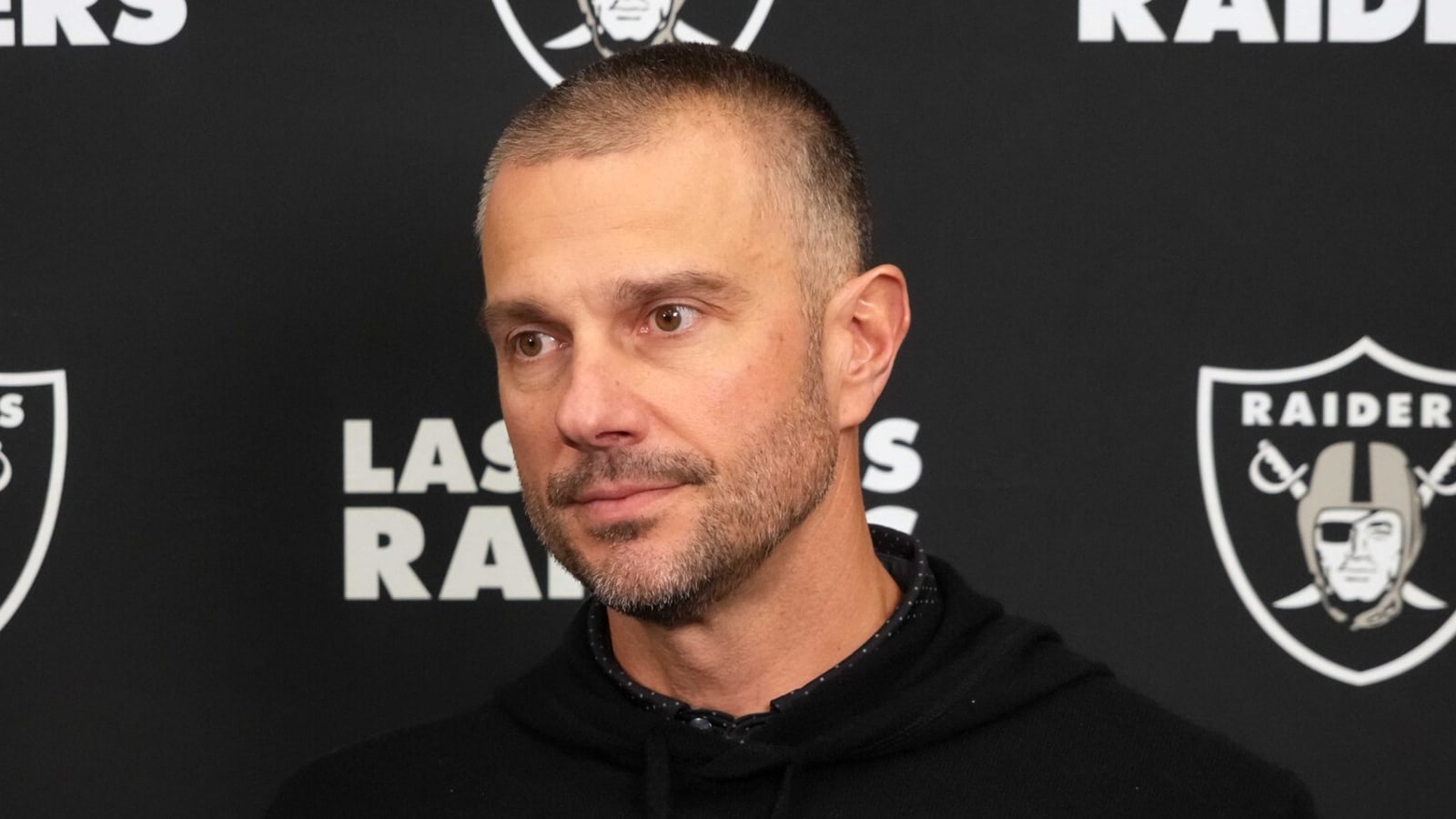 Raiders struggle to address roster gaps in free agency