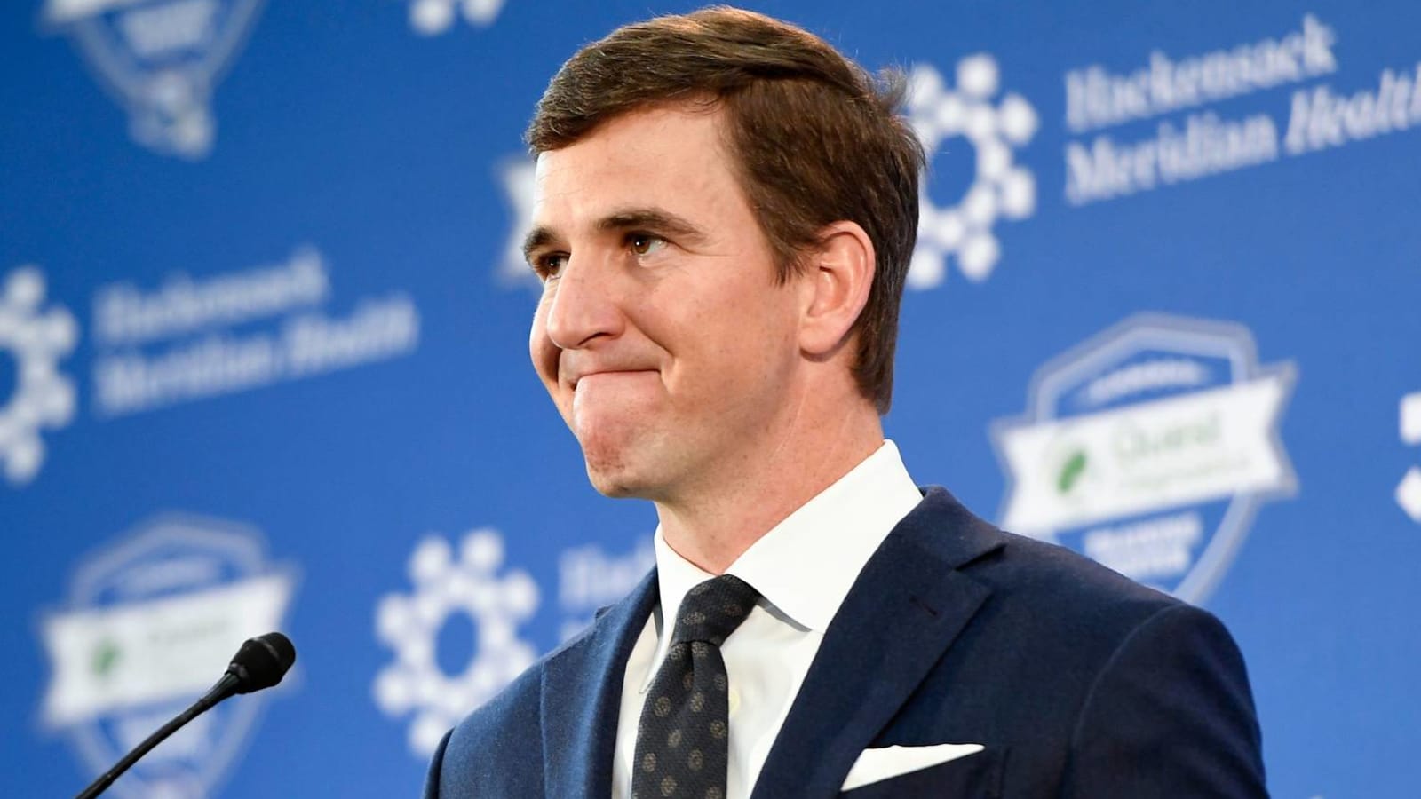 Eli Manning jokes about cause of brawl at Giants practice