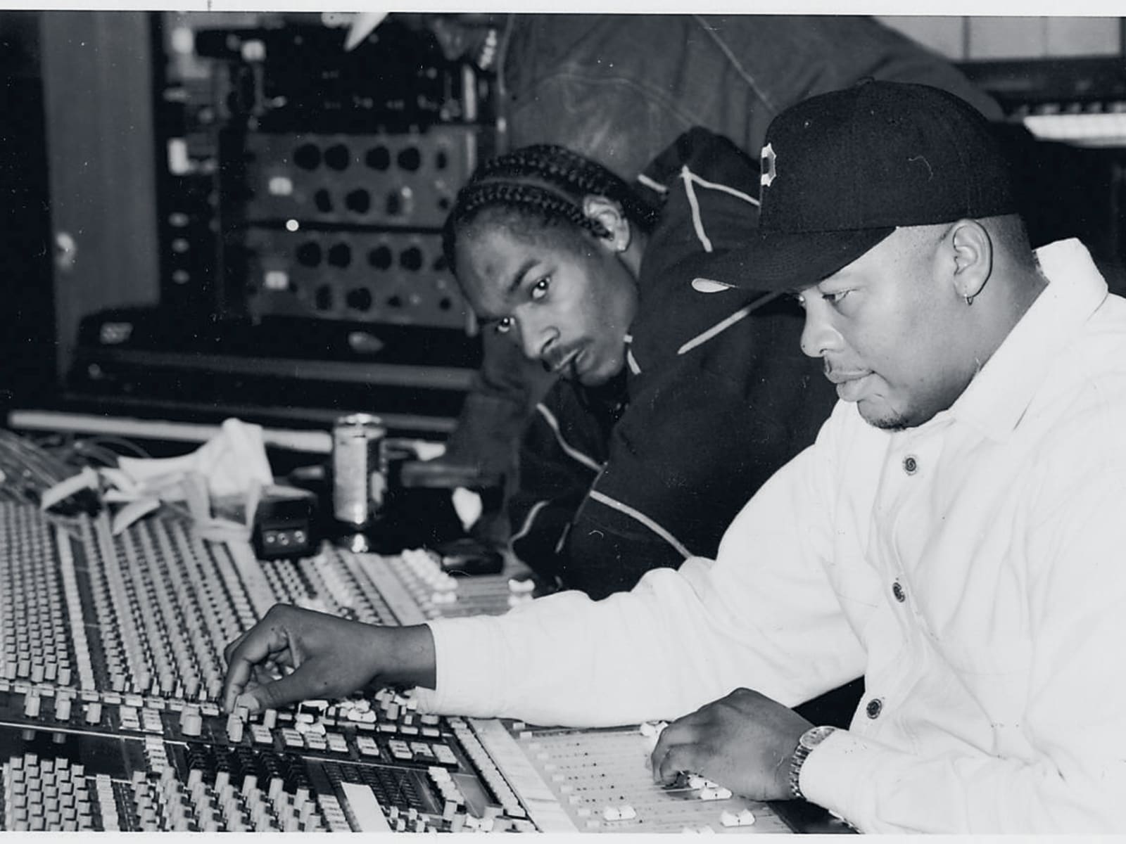 Dr. Dre, Snoop Doggy Dogg - Deep Cover: listen with lyrics
