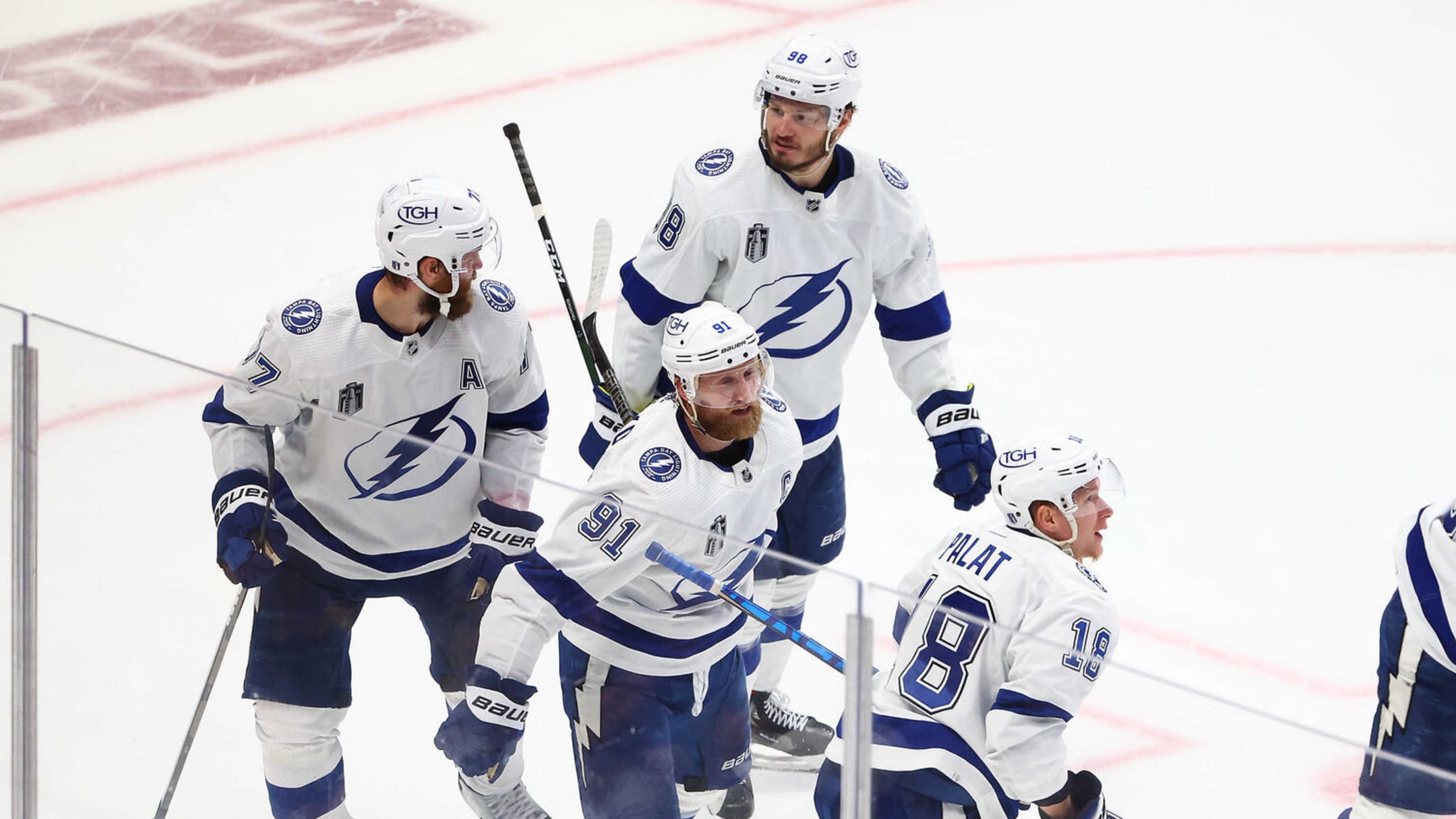 Lightning top Avalanche, 3-2, to send Stanley Cup Final back to