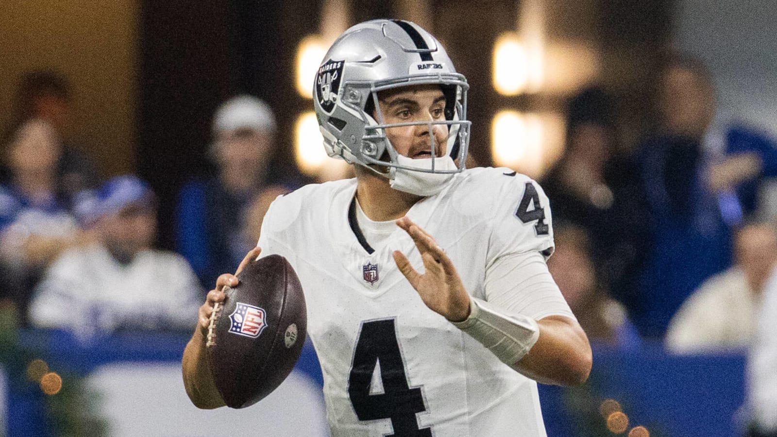 Raiders HC names leader in QB competition