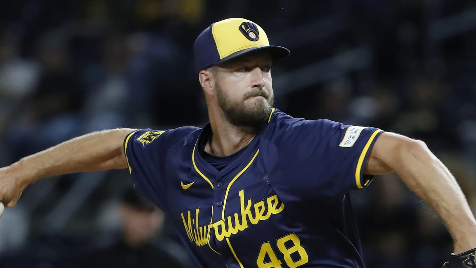 Veteran reliever to reunite with manager Craig Counsell after landing one-year deal