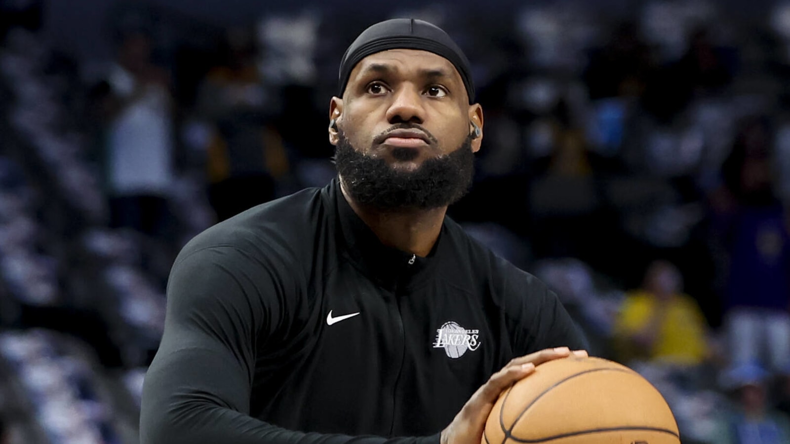 Lakers' LeBron James out at least three weeks with foot injury