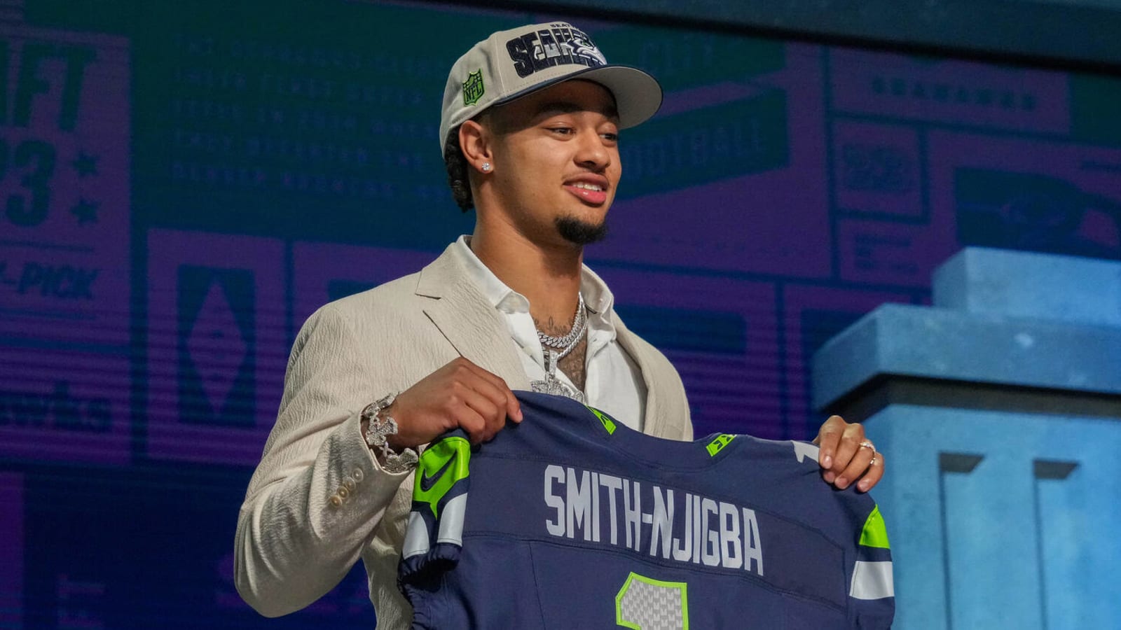 Seahawks sign 20th overall pick