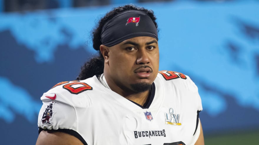 Watch: Buccaneers DT Vita Vea loses a tooth vs. Colts
