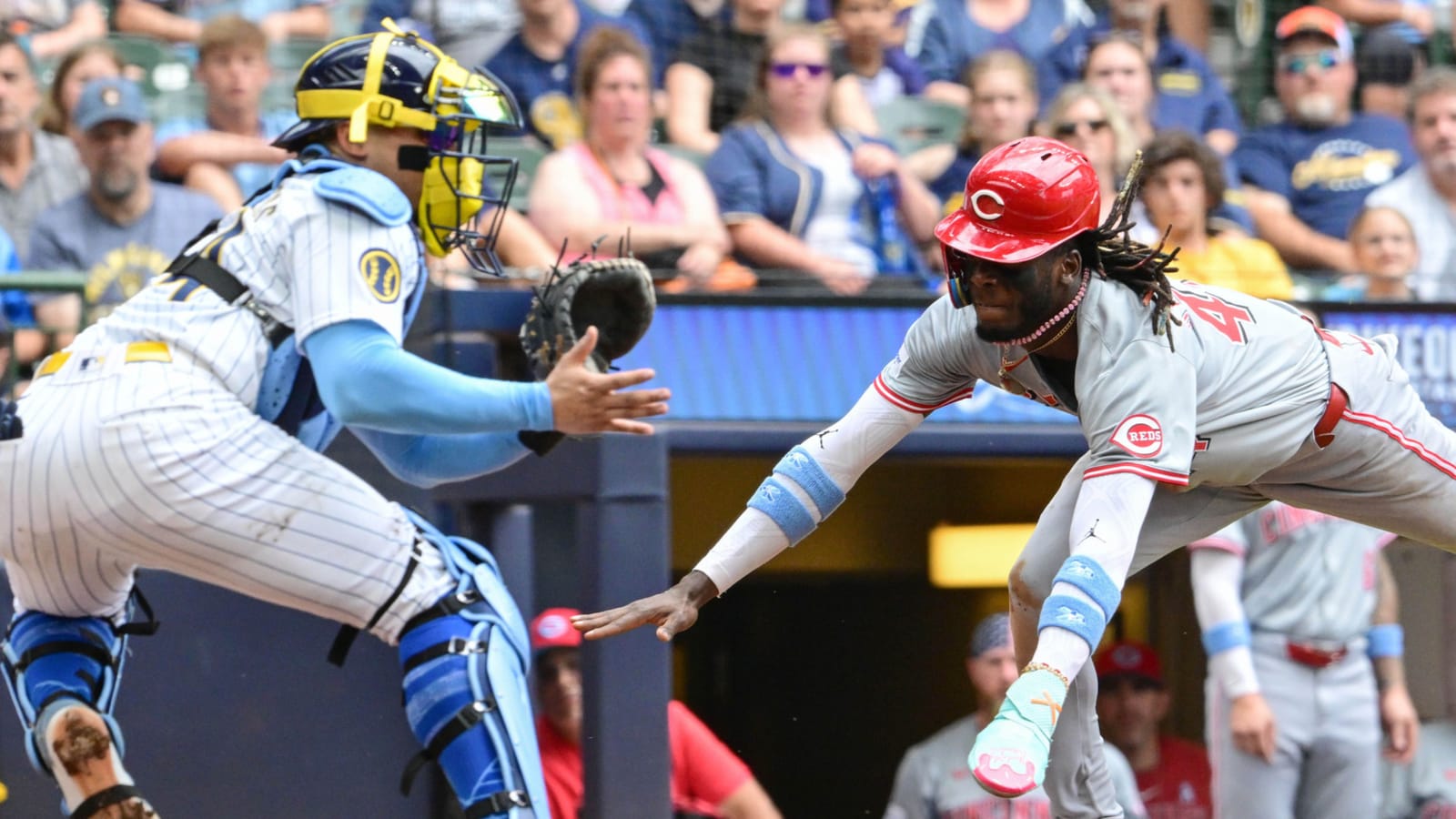 Watch: De La Cruz scores from second base on pickoff attempt
