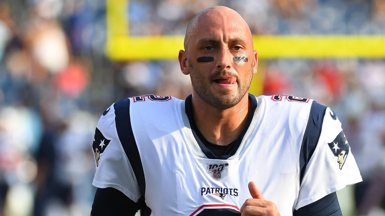 Patriots re-sign quarterback Brian Hoyer