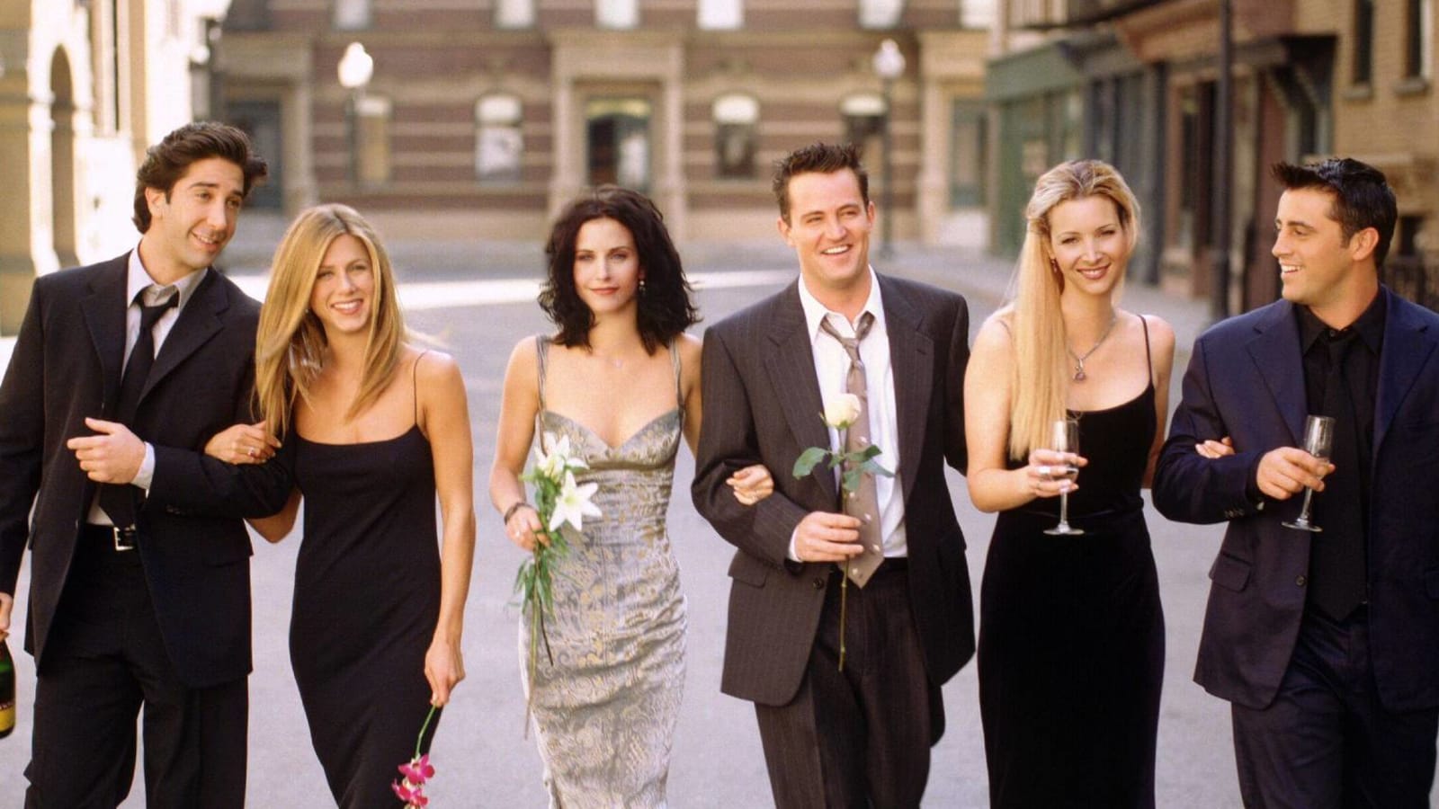 Courteney Cox recounts 'Friends' contract negotiations