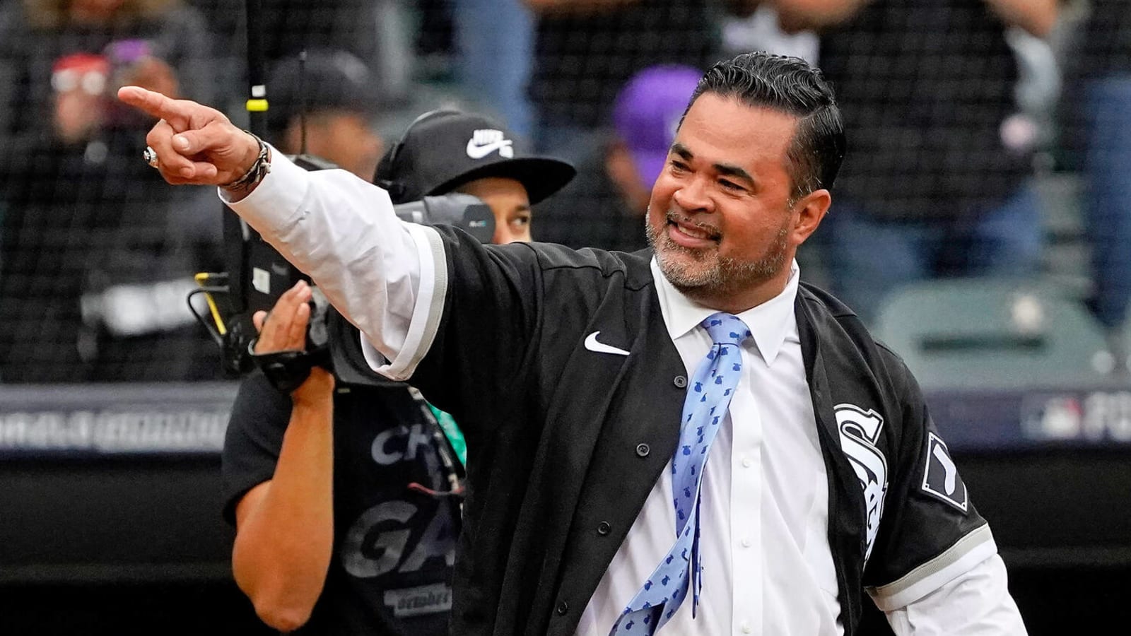 White Sox expected to interview Ozzie Guillen for manager