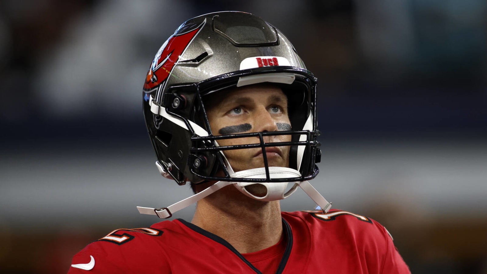 Are Buccaneers violating NFL rules by not putting Tom Brady on injury report?