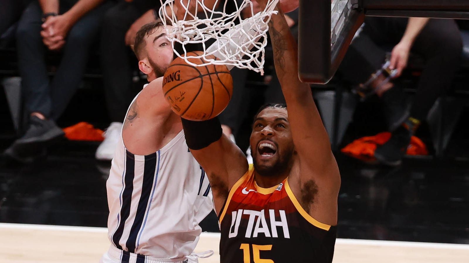 Jazz trade Derrick Favors, first-round pick to Thunder for second-round pick