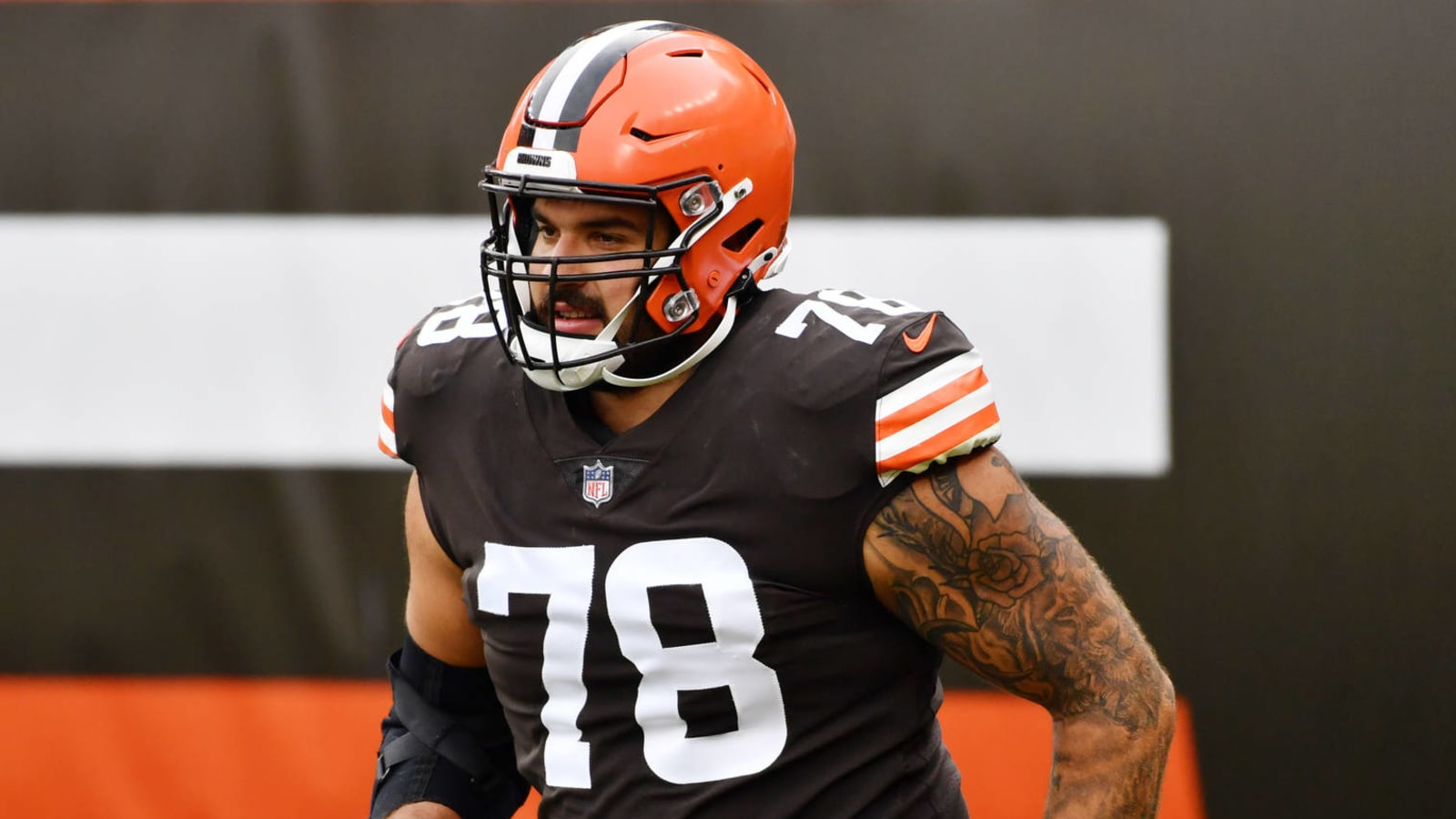 Browns place RT Jack Conklin on IR with elbow injury