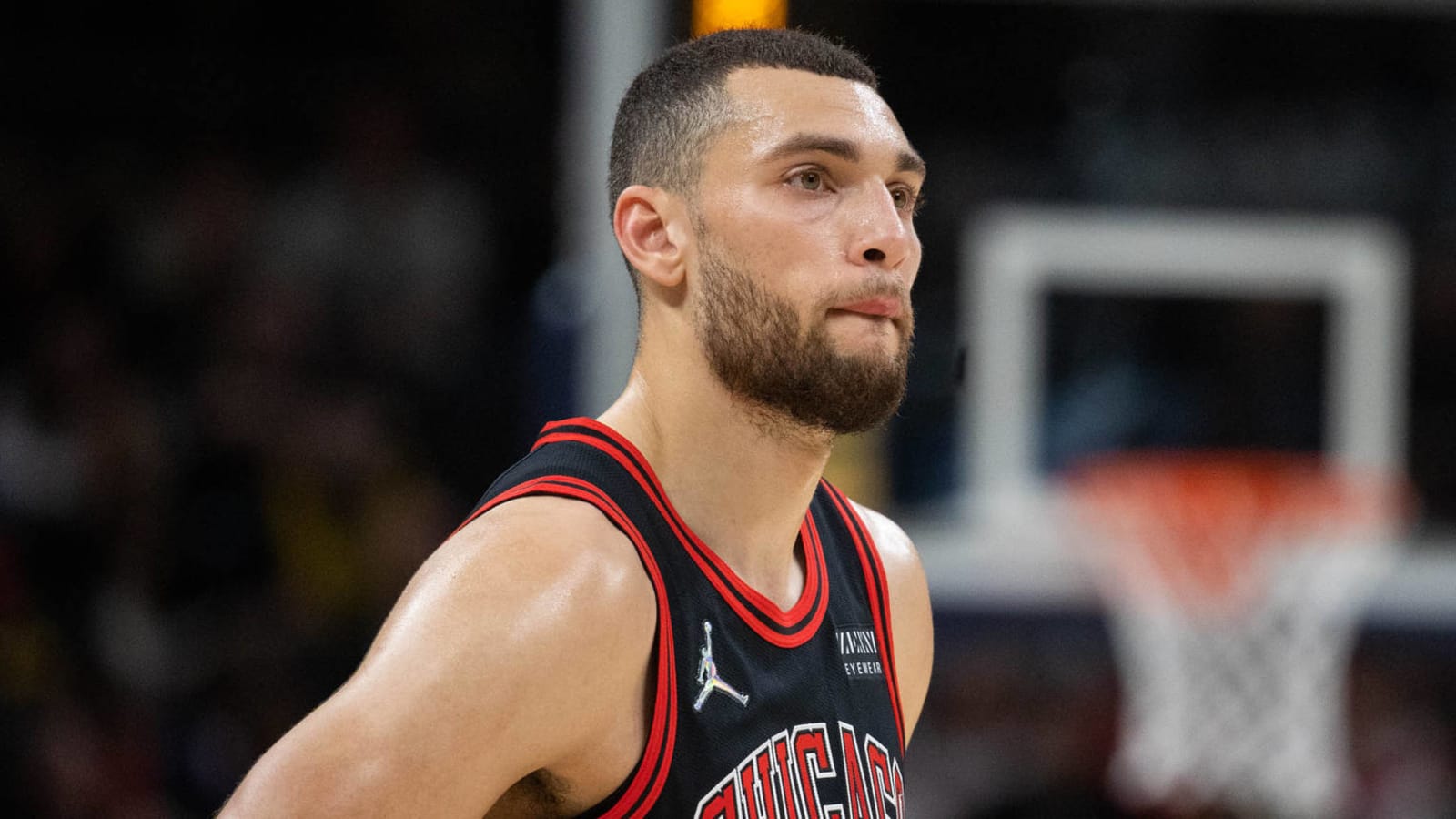 Zach LaVine exits game with left knee injury