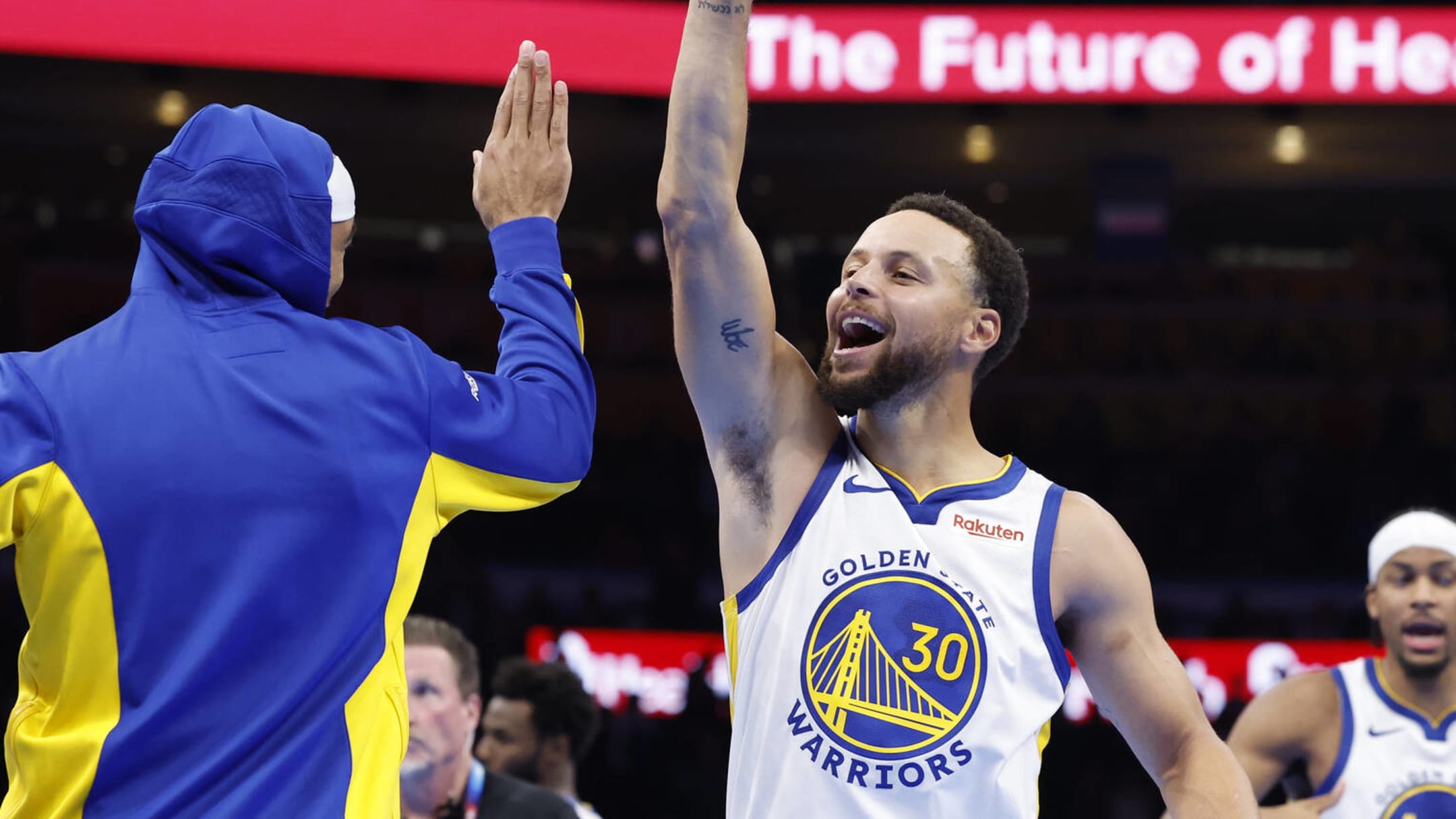 Curry hits first career walk-off buzzer-beater, Warriors' first since 2014