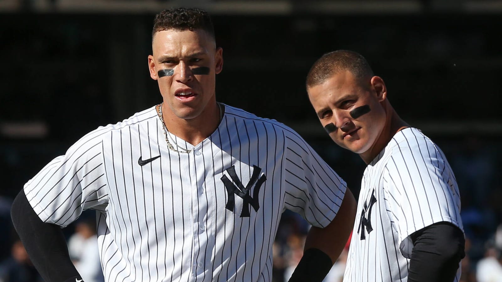 Watch: Yankees stars pound beers at Rangers playoff game