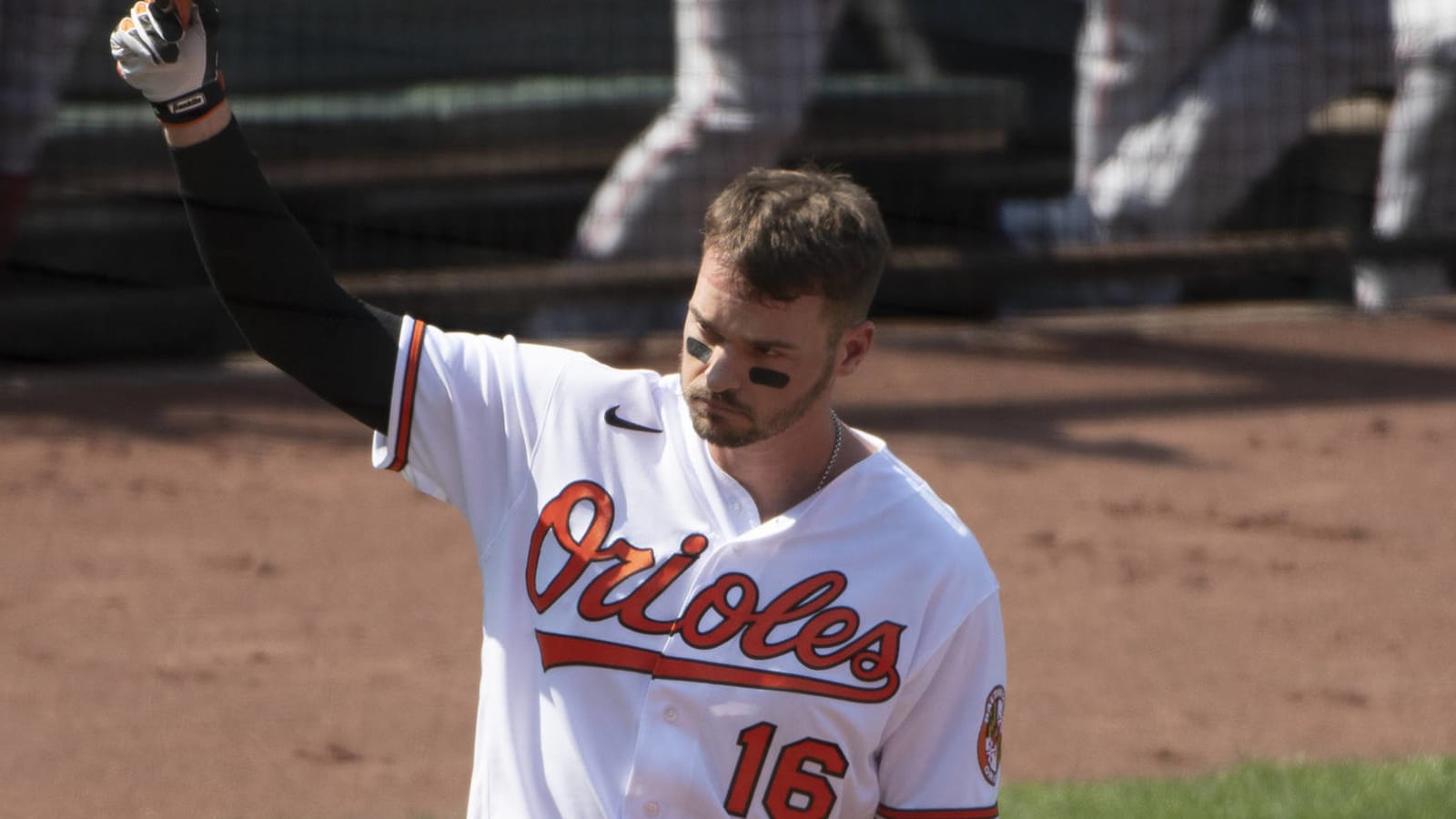 Trey Mancini gets standing O in home return from cancer