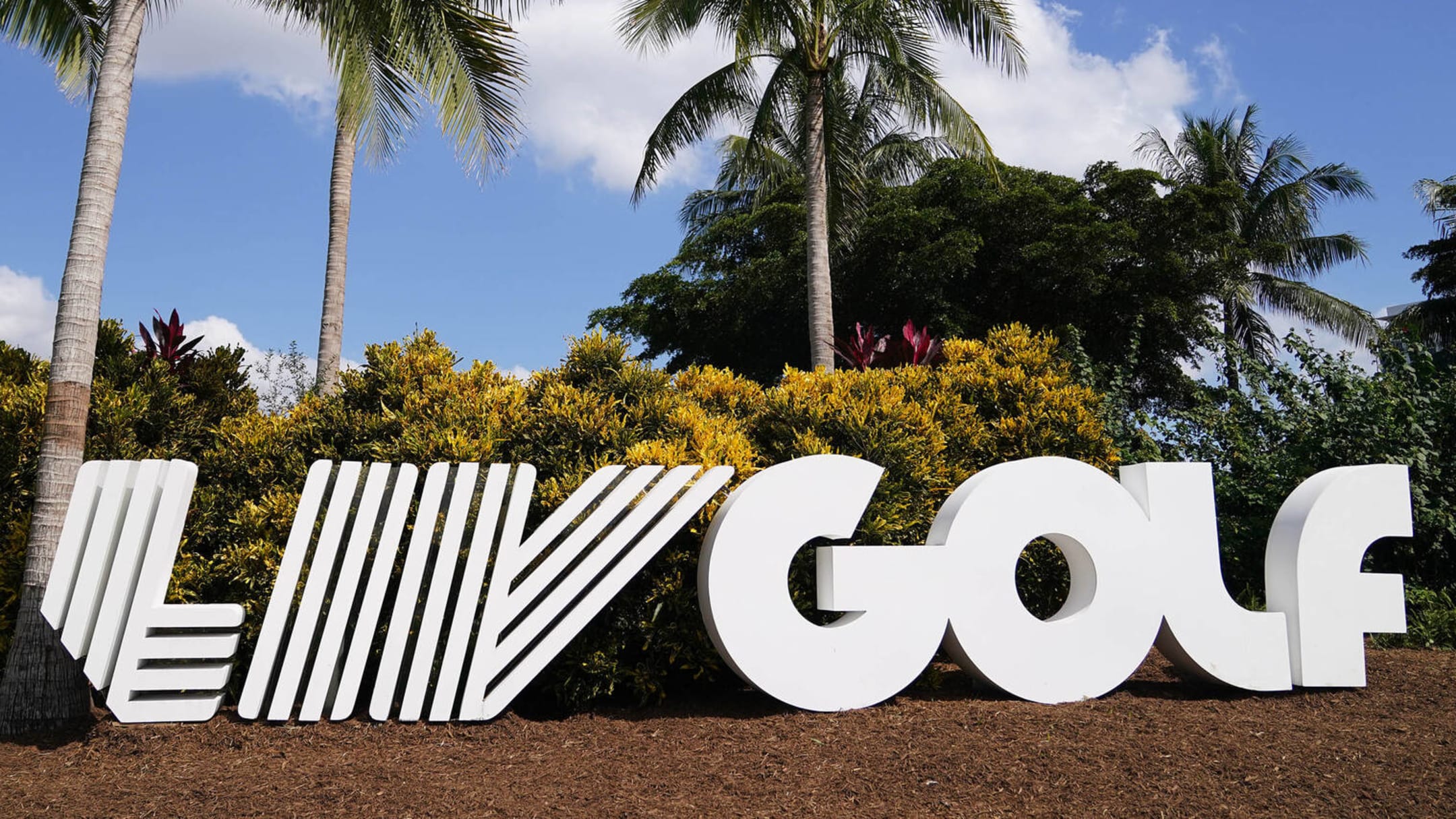 PGA Tour-LIV Golf Negotiations Stagnate as Deadline Approaches